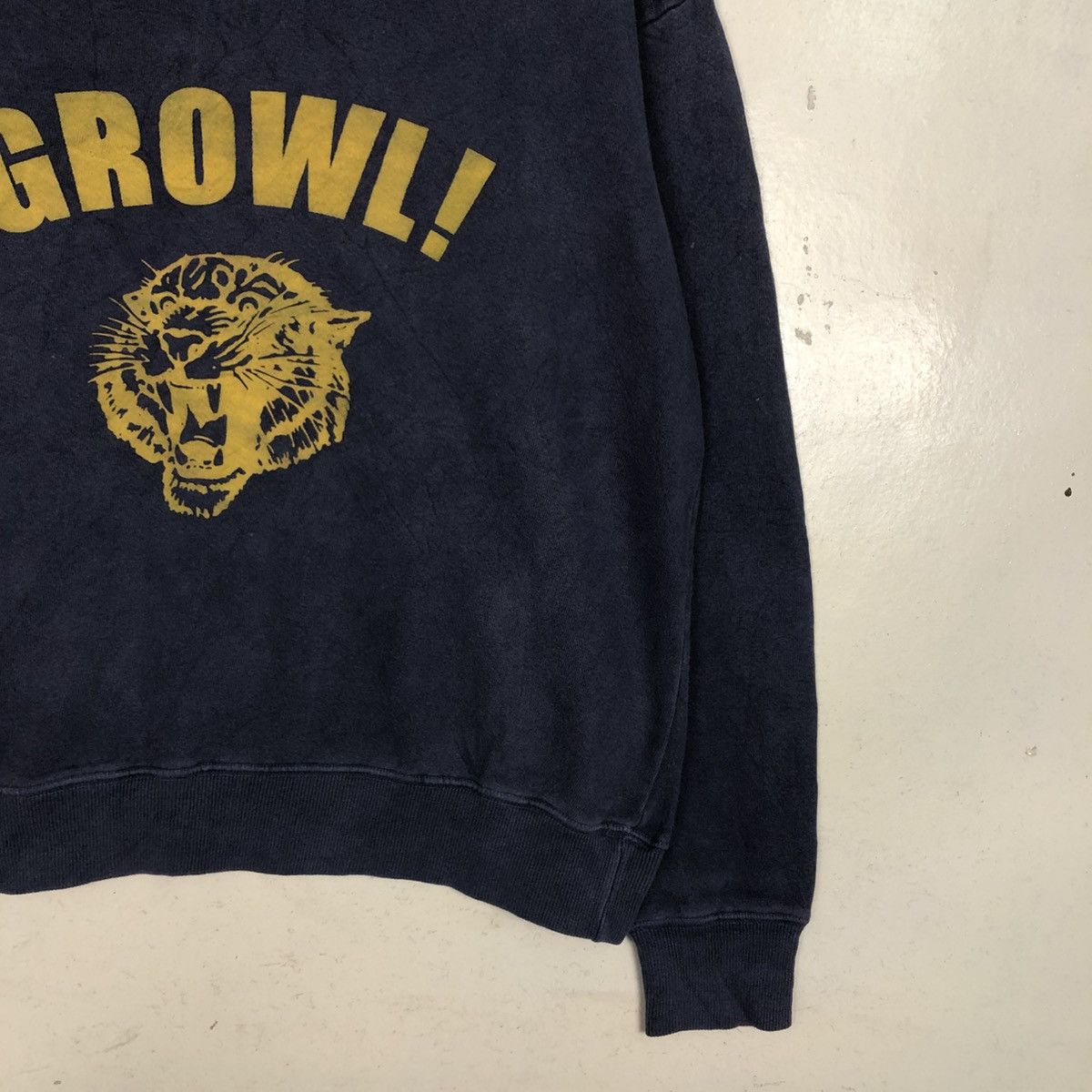 Japanese Brand 📌Cropped Sweatshirt Growl!! Big Logo Design Size US M / EU 48-50 / 2 - 7 Thumbnail