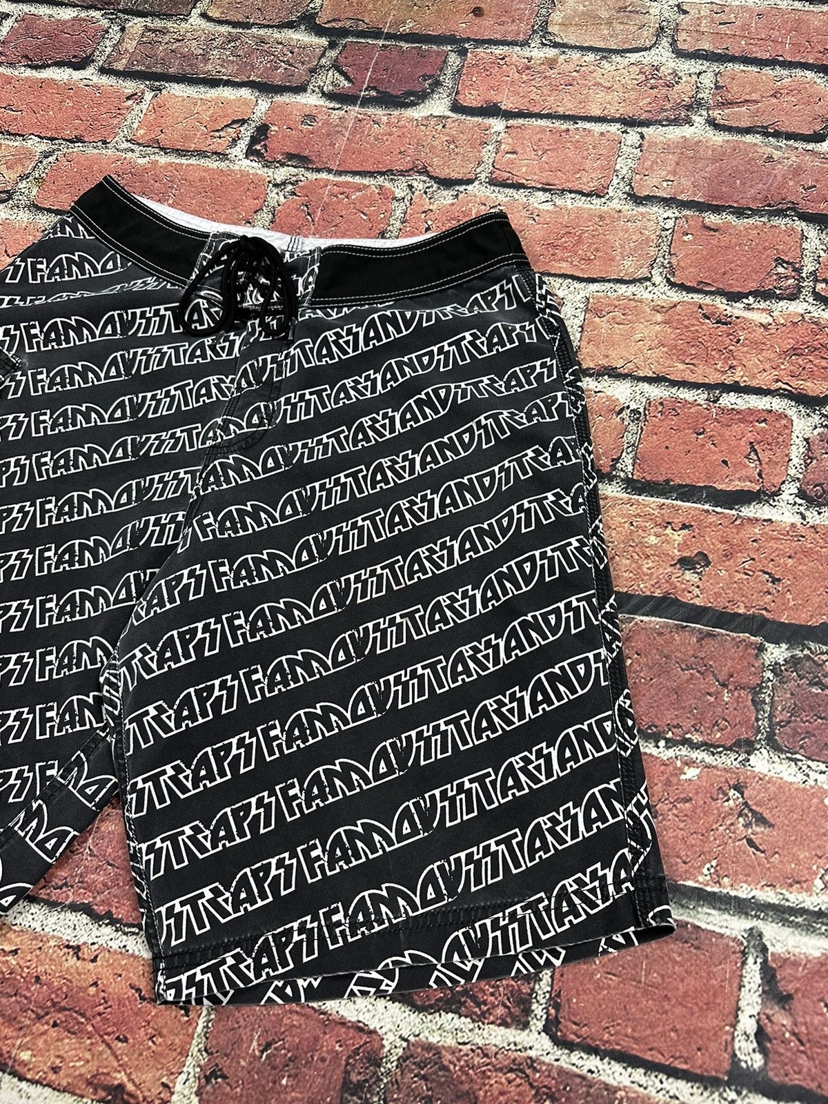 Vintage Vintage Famous Stars and Straps All Over Print Board Shorts Size US 32 / EU 48 - 4 Thumbnail