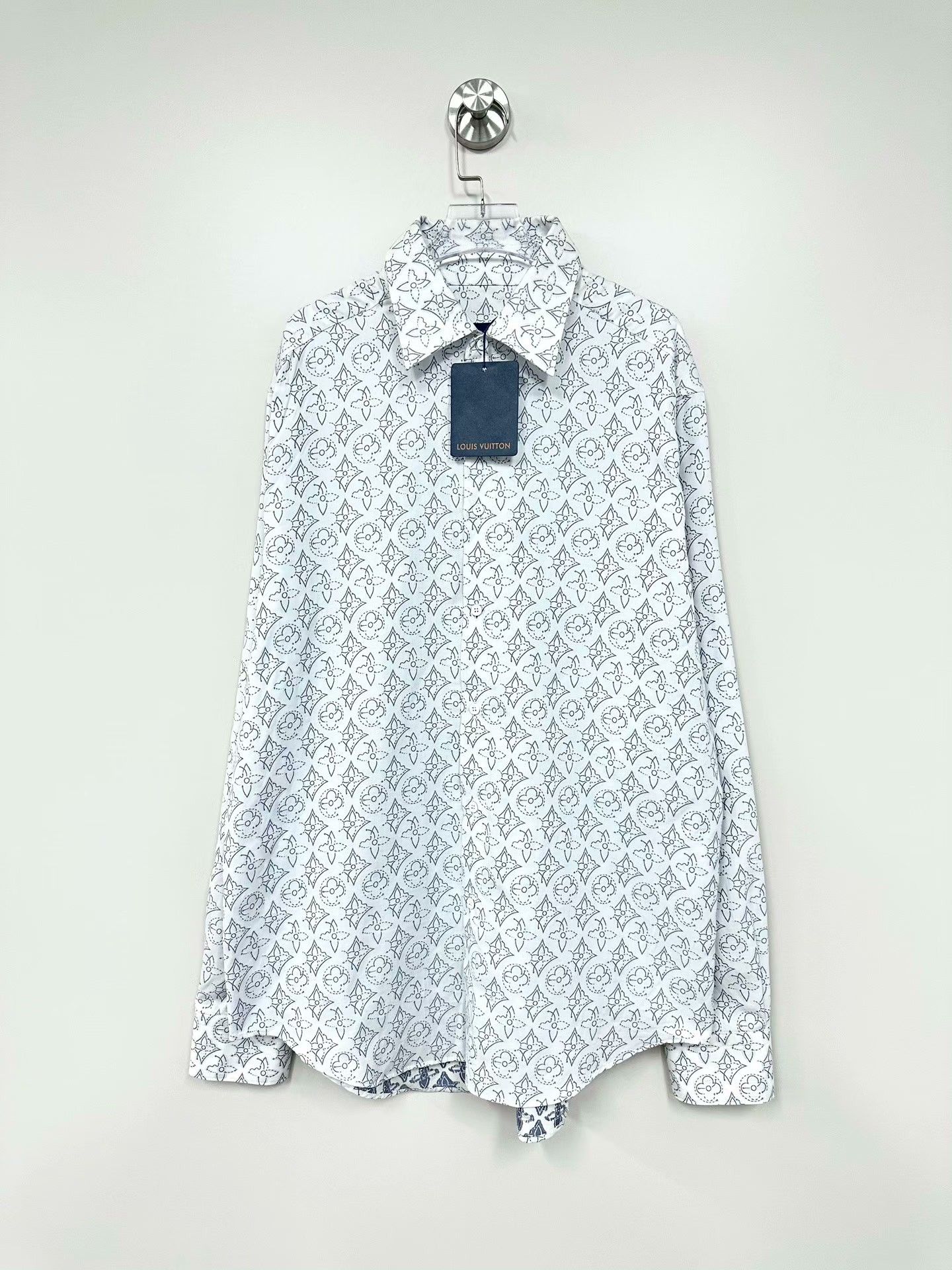 Louis Vuitton Louis Vuitton White Logo Print Long-Sleeve Shirt Size US XL / EU 56 / 4 - 1 Thumbnail