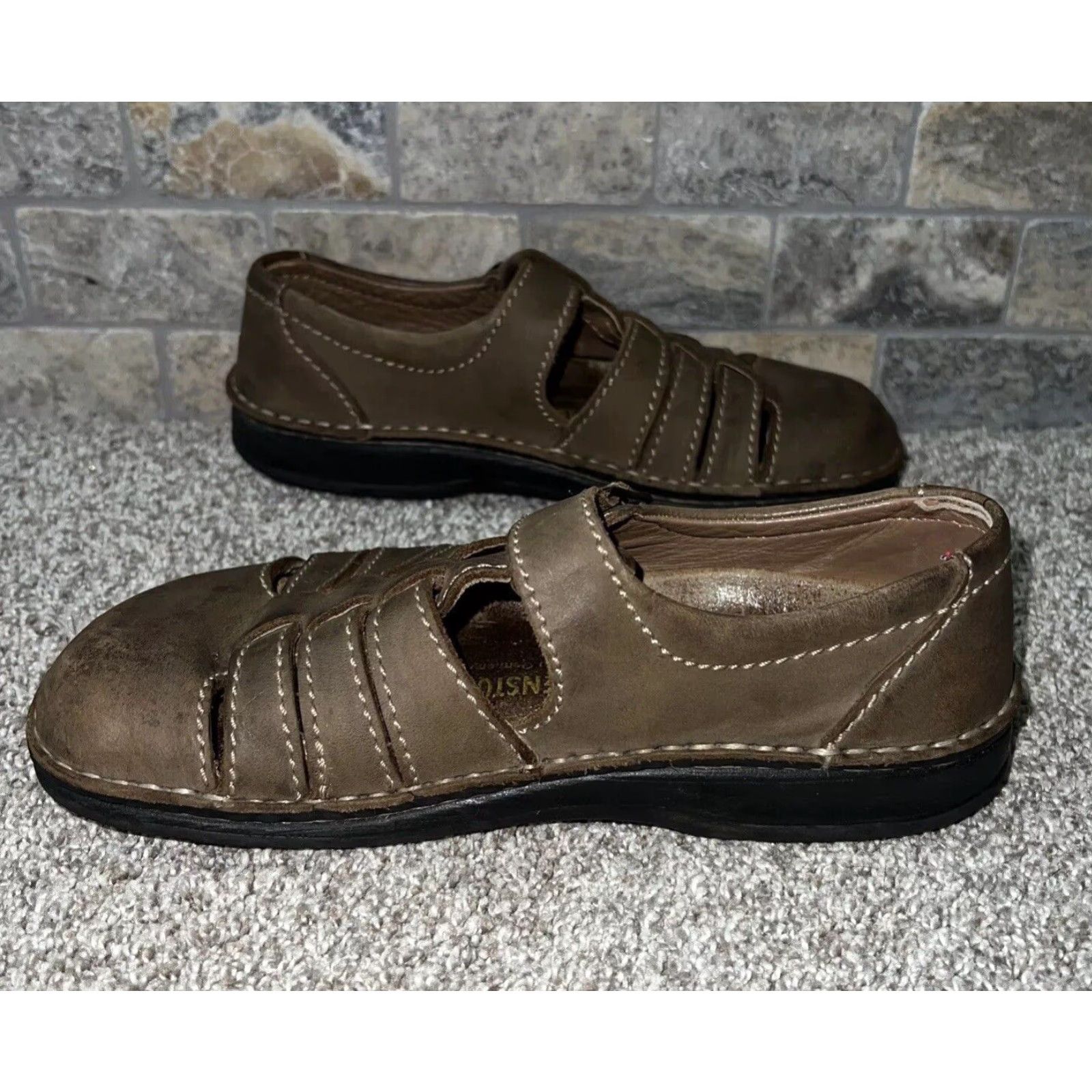 Birkenstock Birkenstock Brown Leather Sandals Womens 37 Slip-On Unisex Adults Sandal Casual Size US 7 / IT 37 - 3 Thumbnail