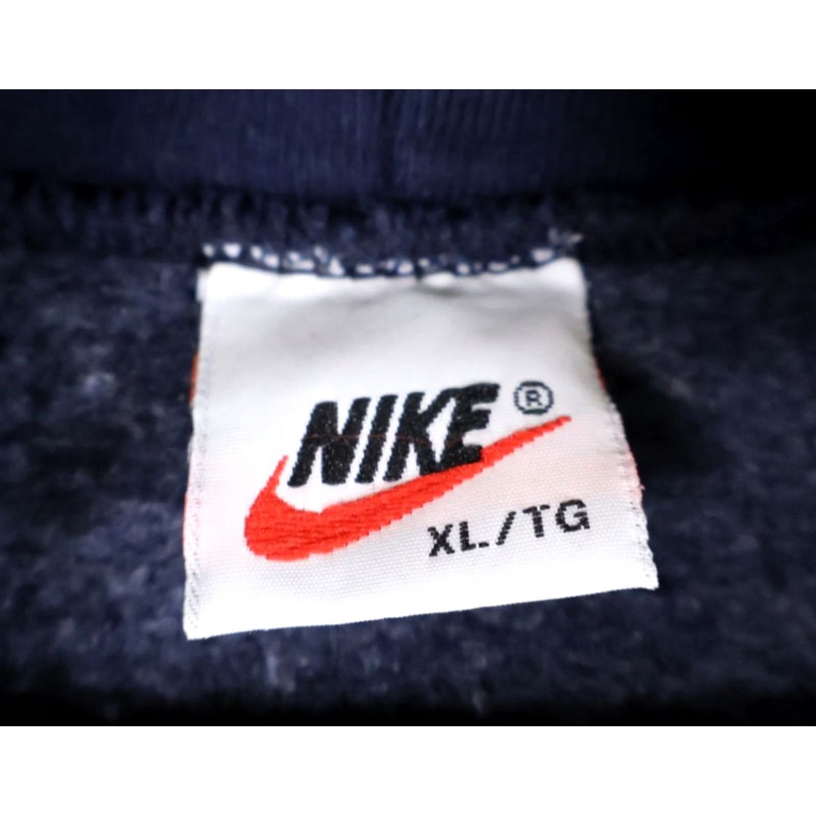Nike VINTAGE Nike Hoodie Men XL Dark Blue Center Swoosh Canada Made Sweatshirt VTG Pullover Graphic Print Heavyweight Long Sleeve Crew Neck Size US XL / EU 56 / 4 - 3 Thumbnail