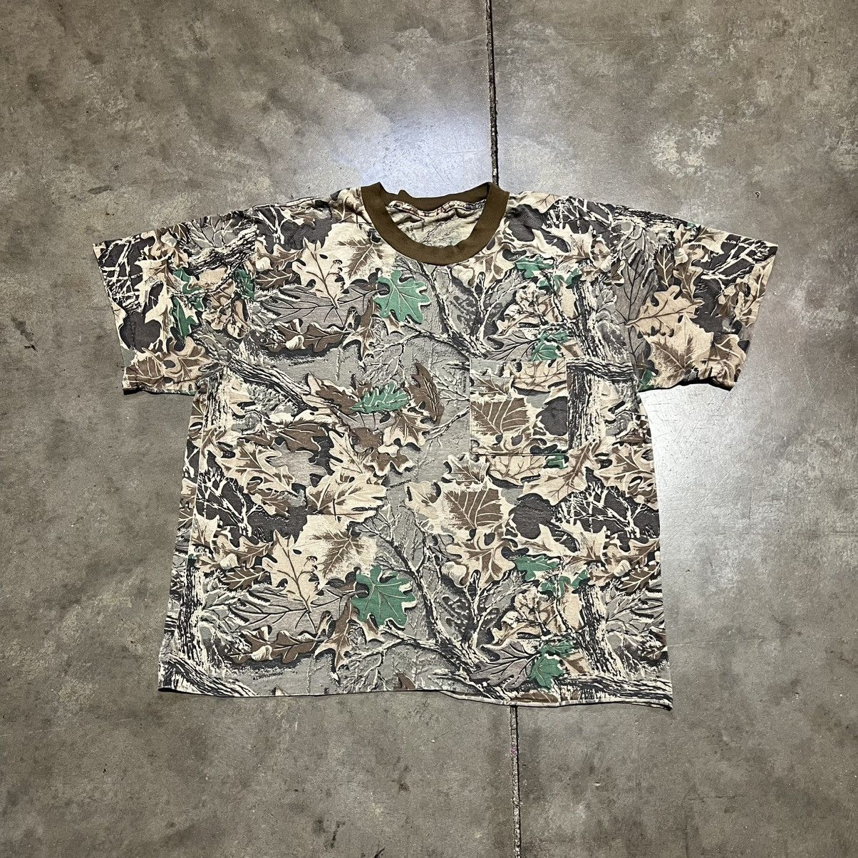Realtree Vintage 80s Camo T shirt Ringer Pocket Tee Boxy RealTree Size US L / EU 52-54 / 3 - 1 Thumbnail