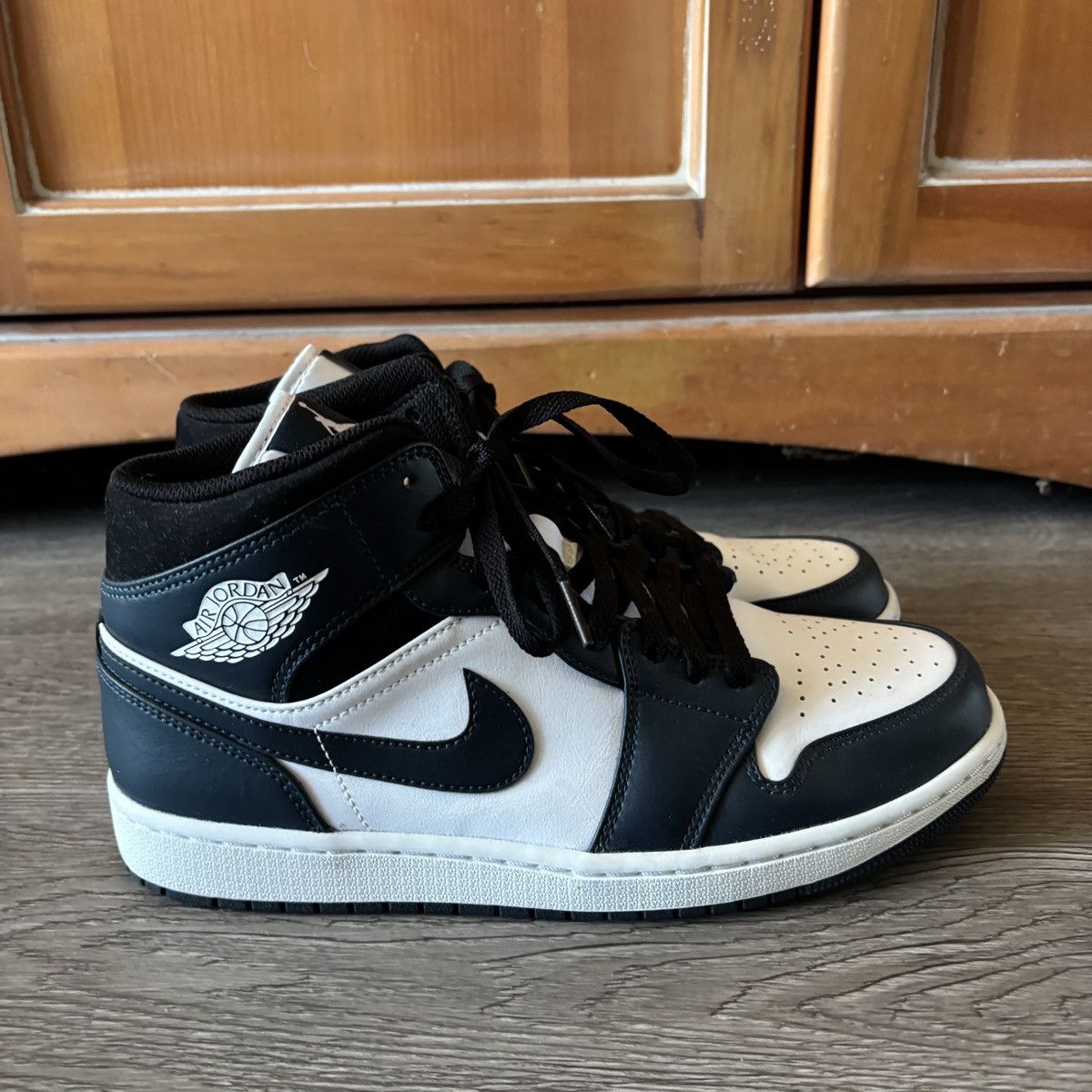 Jordan Brand Nike Jordan 1 Mid Armory Navy Sneakers Size US 10 / EU 43 - 2 Thumbnail
