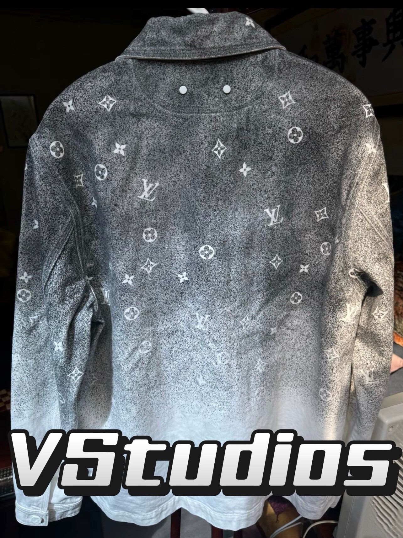 Louis Vuitton louis vuitton gradient denim long sleeve shirt Size US L / EU 52-54 / 3 - 2 Thumbnail