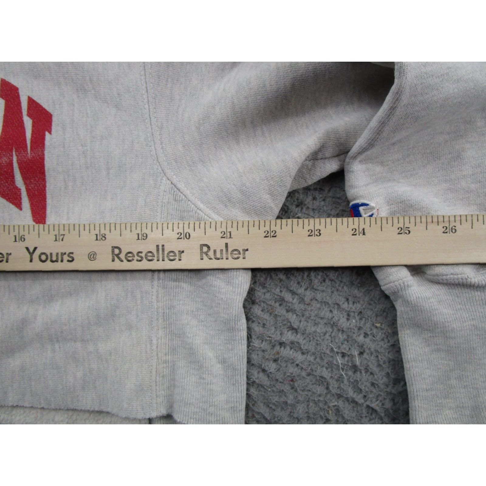 Champion VINTAGE Champion Sweatshirt Wisconsin Badgers Reverse Weave CROPPED READ 90s Sports All Seasons Hooded Reversible Crew Neck Men L Gray Cotton Size US L / EU 52-54 / 3 - 4 Thumbnail