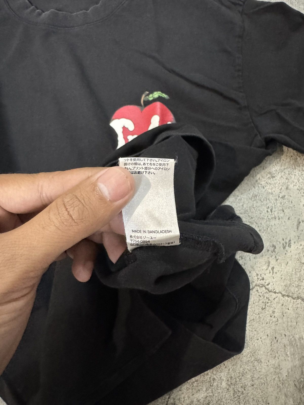 GU × Undercover GU X UNDERCOVER APPLE LOGO T SHIRT Size US M / EU 48-50 / 2 - 8 Thumbnail