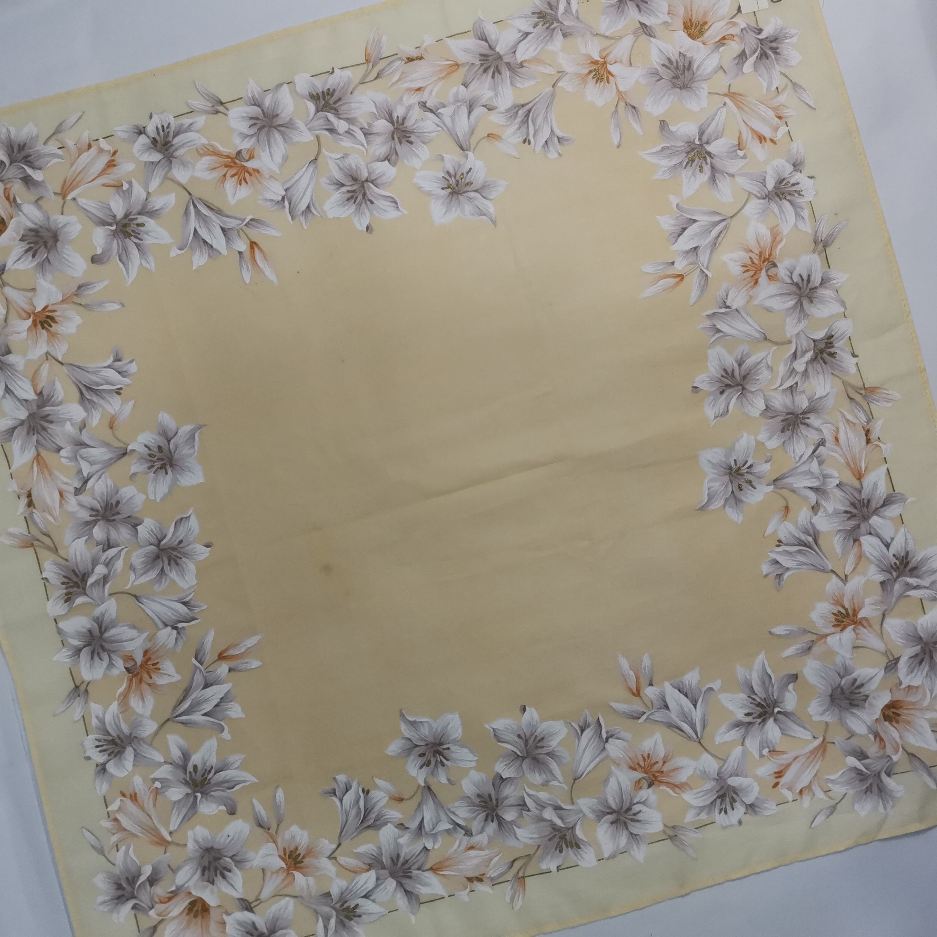 Pierre Cardin PIERRE CARDIN HANDKERCHIEF/ BANDANA/ SCARF Size ONE SIZE - 3 Thumbnail