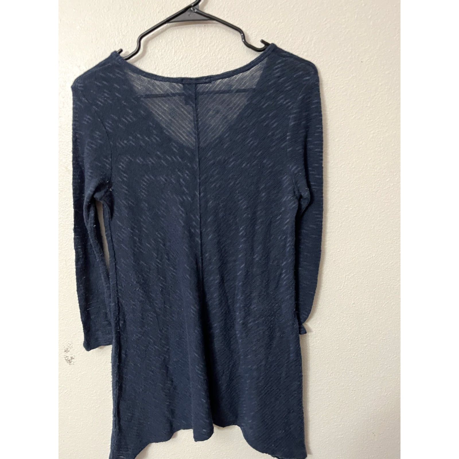 Vintage DKNY JEANS Blouse Shirt Ladies Top, S Navy V-Neck 3/4 Sleeve Knit Acrylic Spandex Regular Warm Weather Womens Size 28" / US 6 / IT 42 - 3 Thumbnail