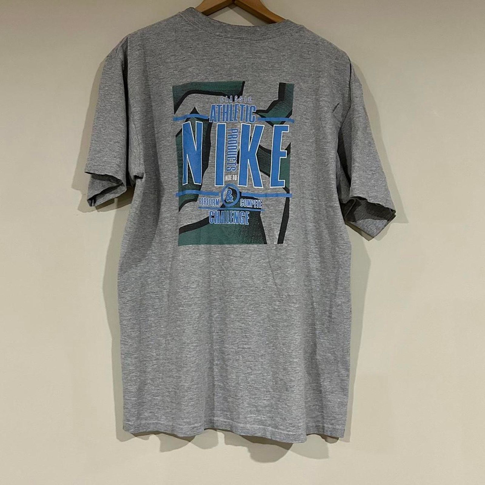 Nike Vintage Nike Athletics Perform & Compete Tee Shirt Size US M / EU 48-50 / 2 - 1 Thumbnail