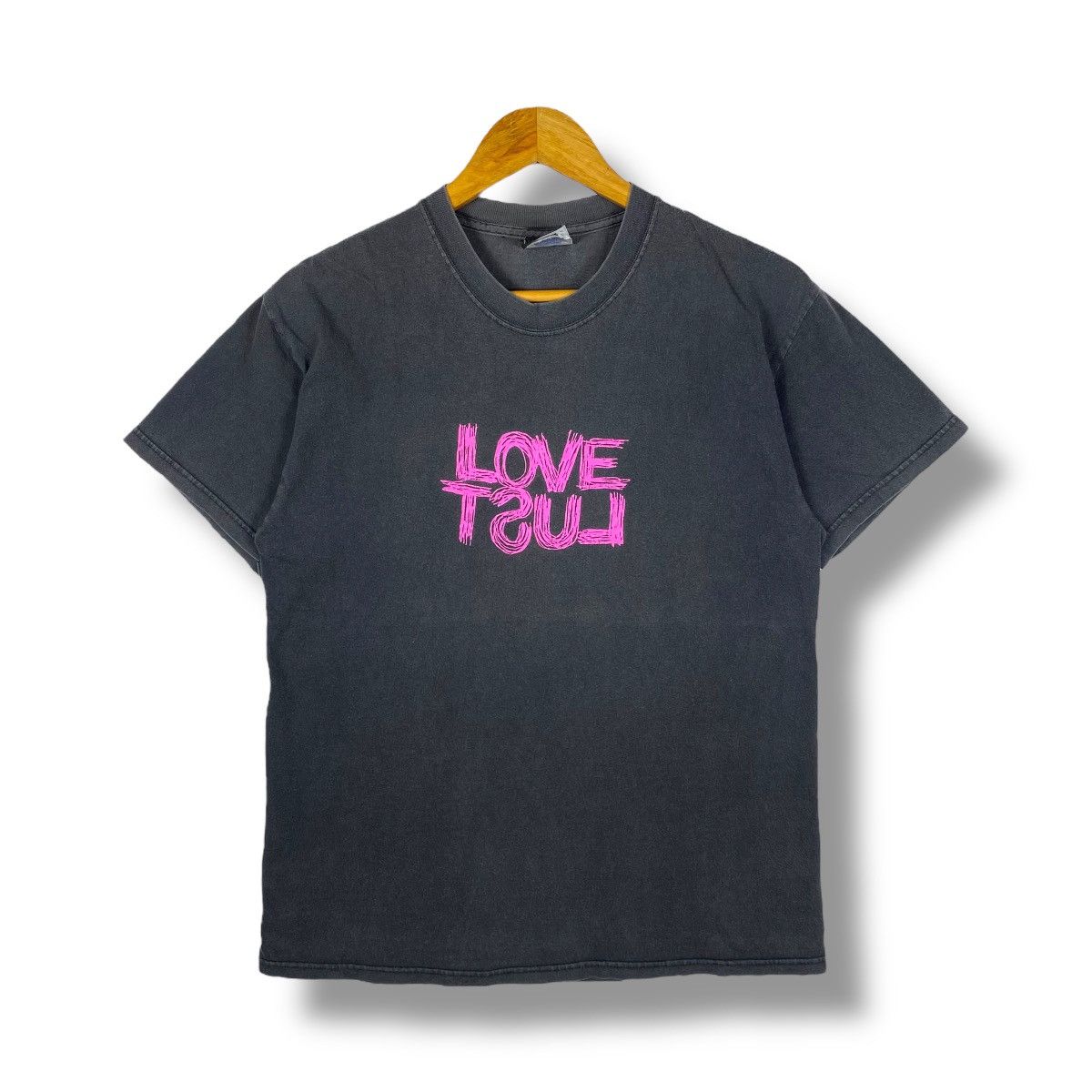 Vintage Vintage 00's LOVE LUST Fotofolio Art Graphic Faded Tee Shirt Size US M / EU 48-50 / 2 - 1 Thumbnail