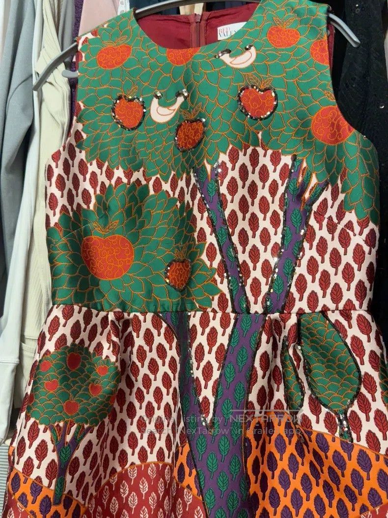 Valentino Valentino dress Size M / US 6-8 / IT 42-44 - 2 Thumbnail