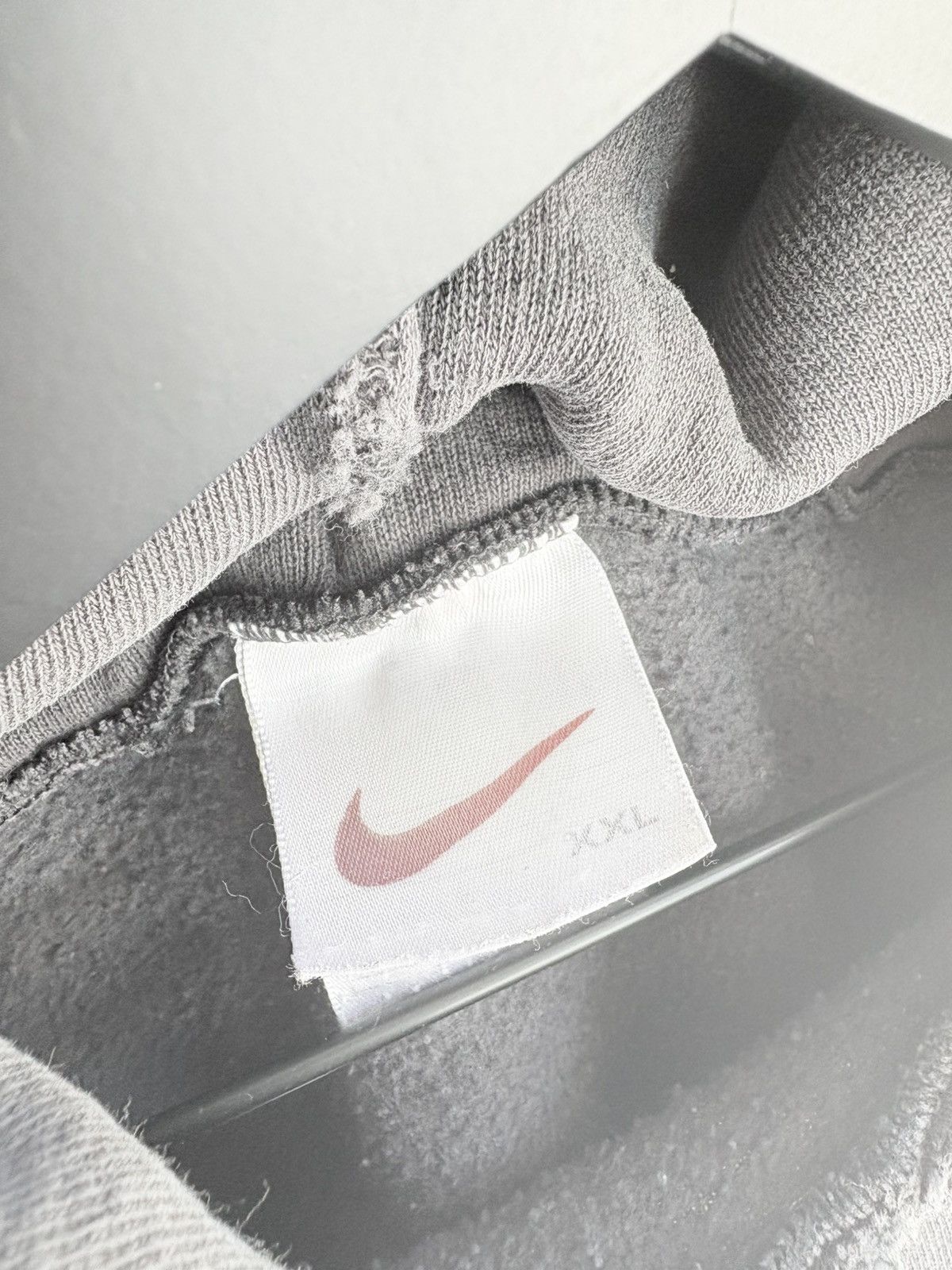 Nike Vintage Nike Center Logo Boxy Thrashed Sun Faded Hoodie ERD Size US XXL / EU 58 / 5 - 8 Thumbnail