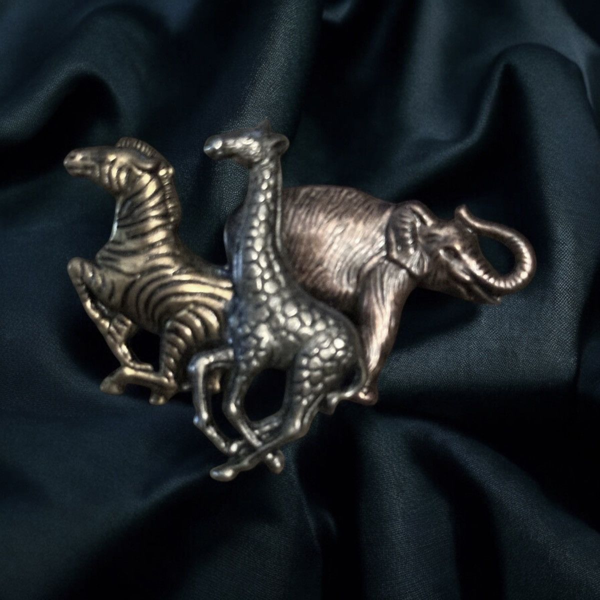Vintage Vintage bronze copper and silver safari animals brooch Size ONE SIZE - 1 Thumbnail