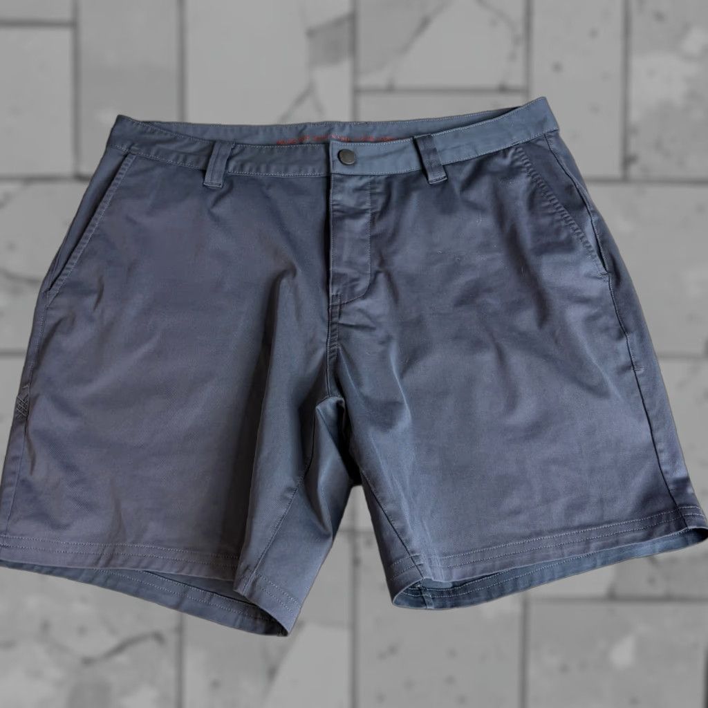 Rhone Rhone Shorts 33 Blue Solid Chino 7" Commuter Shirt? Size US 33 - 1 Thumbnail