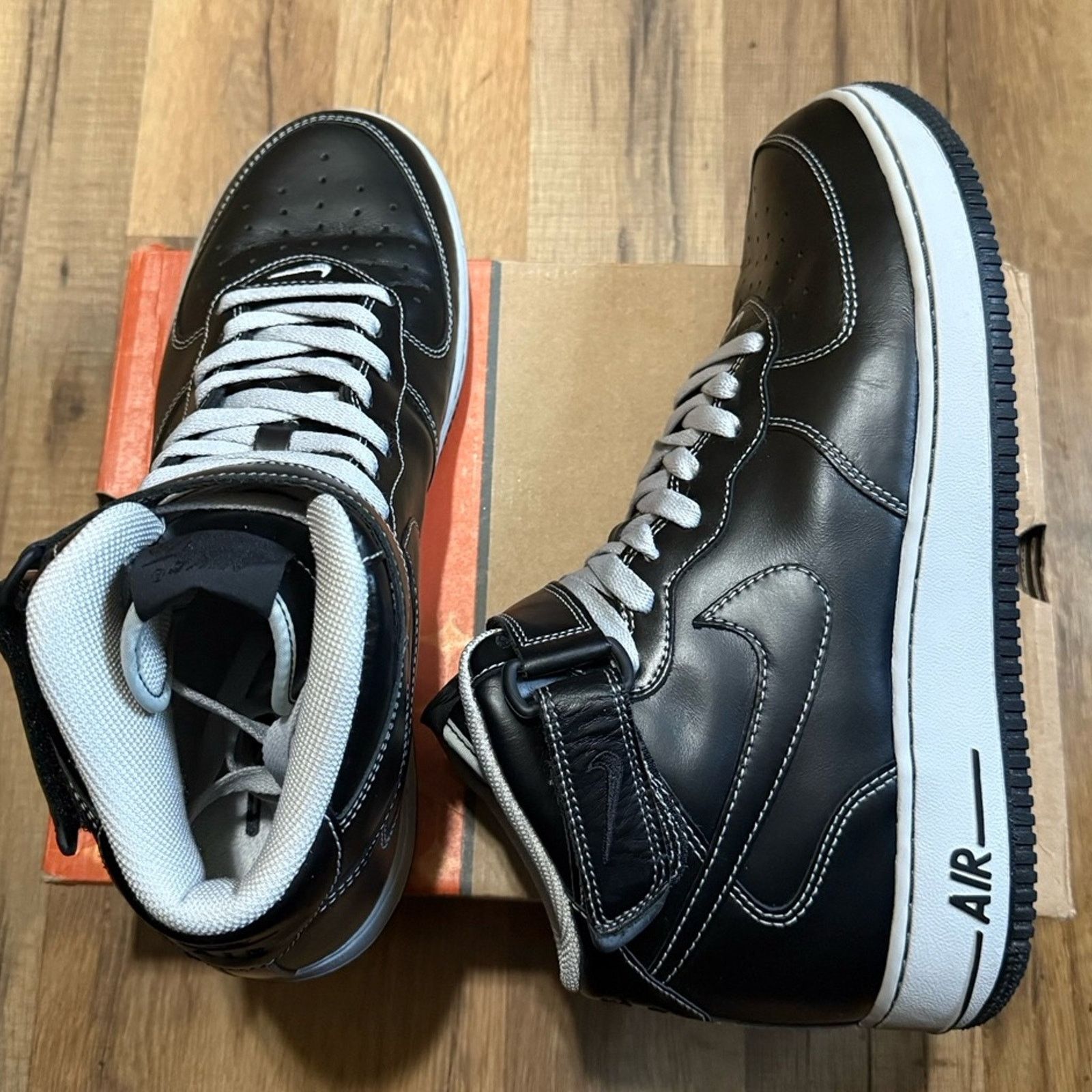 Nike 2006 Nike Air Force 1 Mid White Contrast Stitch Black Size US 10.5 / EU 43-44 - 1 Thumbnail