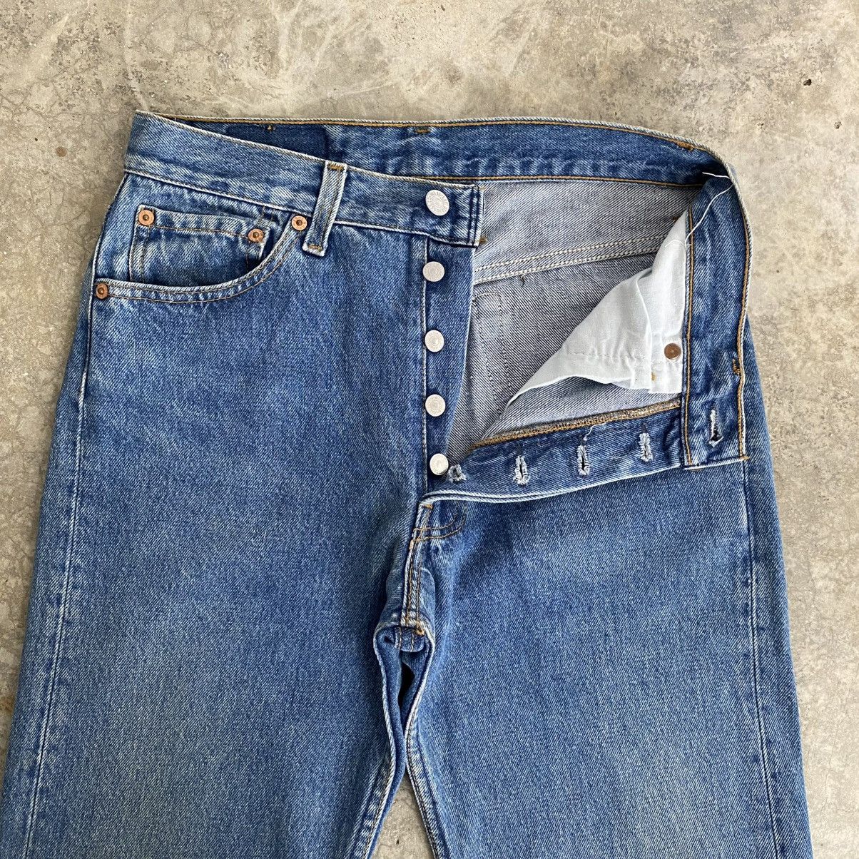 Levi's Size 29x32.5 Vintage 1992 Levis 501 Faded Blue Stained Jeans Size US 29 - 7 Thumbnail