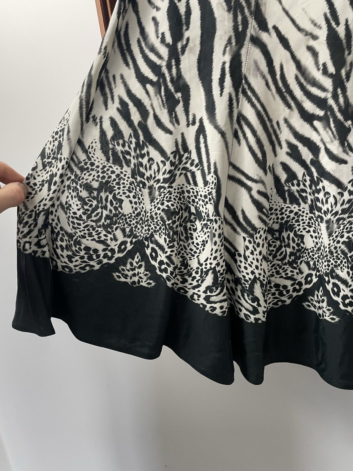 Versace Jeans Couture Vintage Versace Jeans Couture Allover Print Rayon Skirt Medi Size 32" / US 10 / IT 46 - 3 Thumbnail