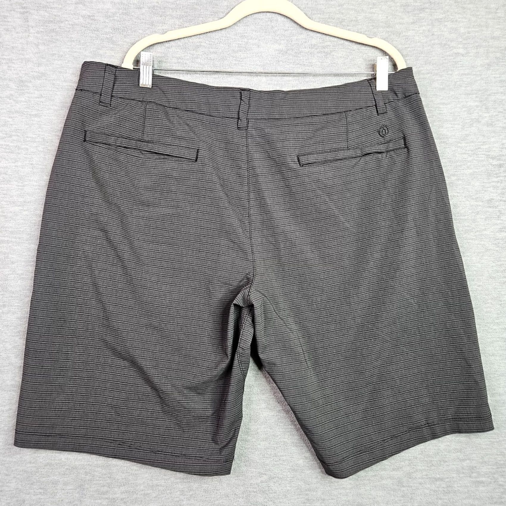 Hang Ten Hang Ten Men's Dark Gray Stripe Casual Flat Front Shorts Size 40 Size US 40 / EU 56 - 2 Thumbnail