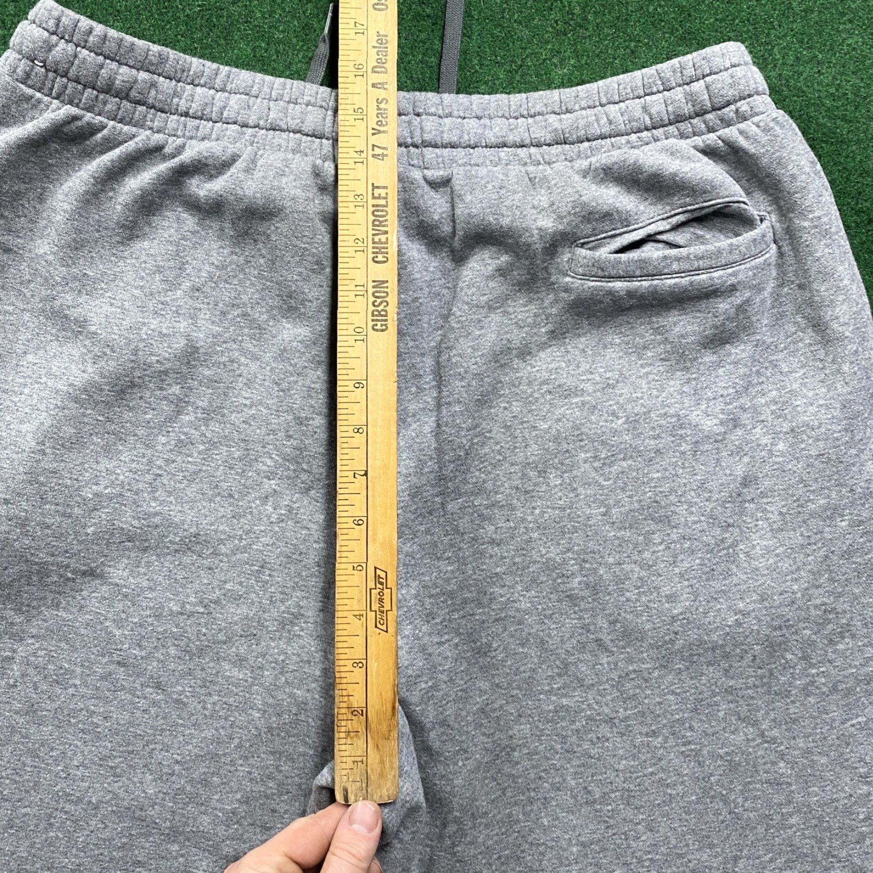 Jordan Brand VINTAGE Jordan Sweatpants Mens XL Gray Y2K Baggy Track Pants Joggers FITS 36x28 Size US 36 / EU 52 - 7 Thumbnail