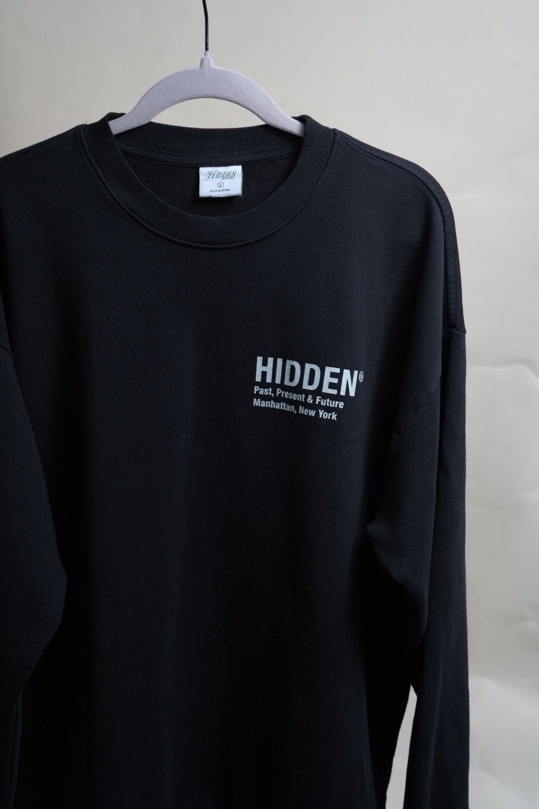 Sale Hidden NY Past,Present & Future Crewneck size L