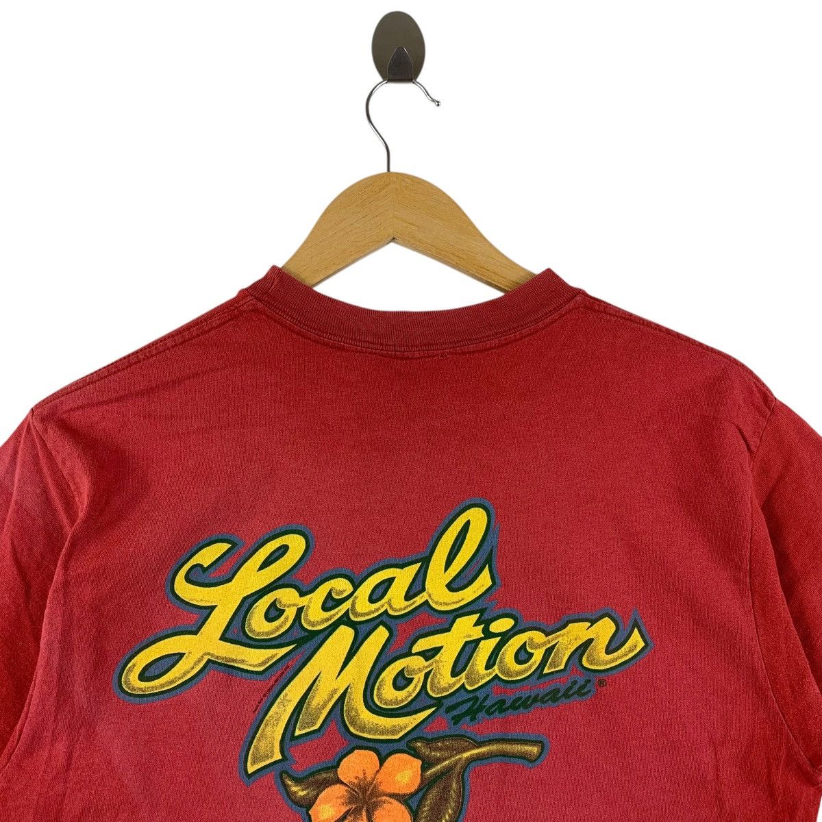 Vintage Vintage 90s LOCAL MOTION big logo back hit Surfing tee Size US L / EU 52-54 / 3 - 9 Thumbnail