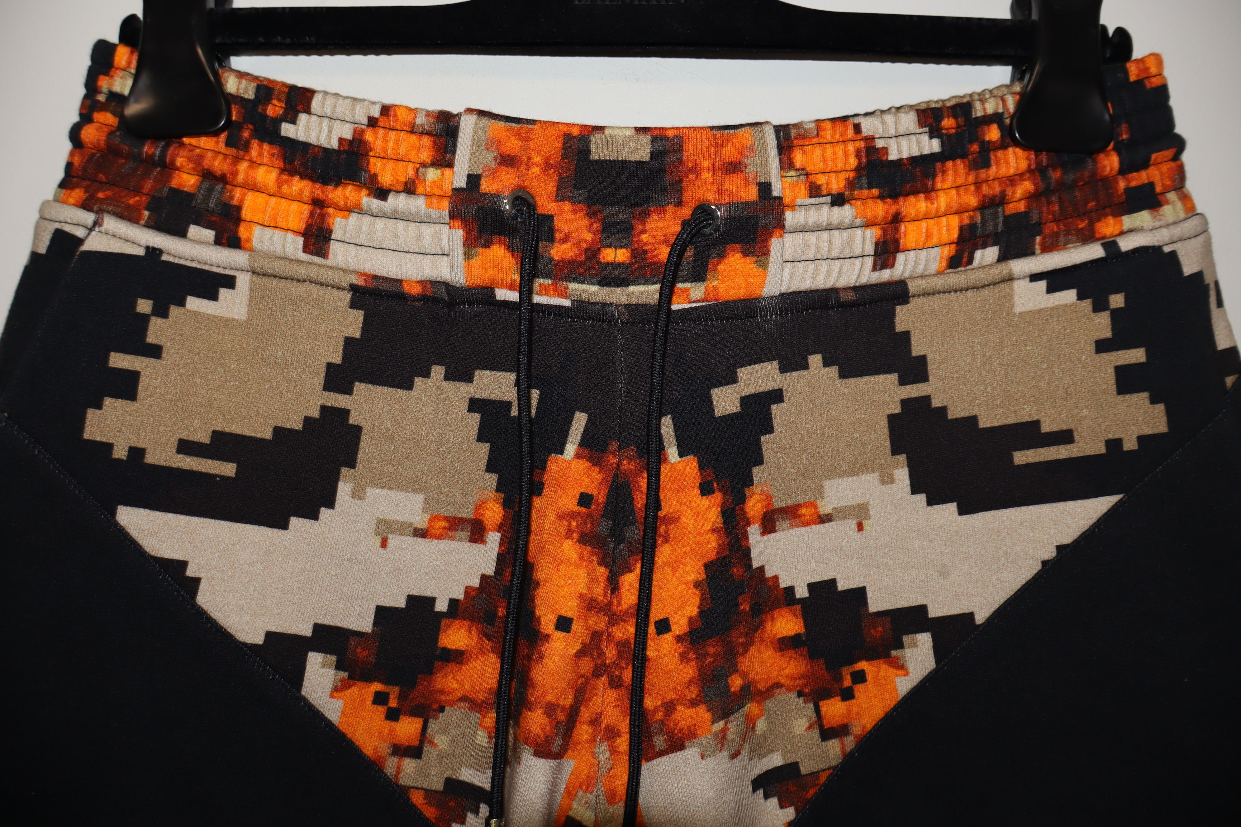 Givenchy Camo fire print shorts Size US 30 / EU 46 - 6 Thumbnail