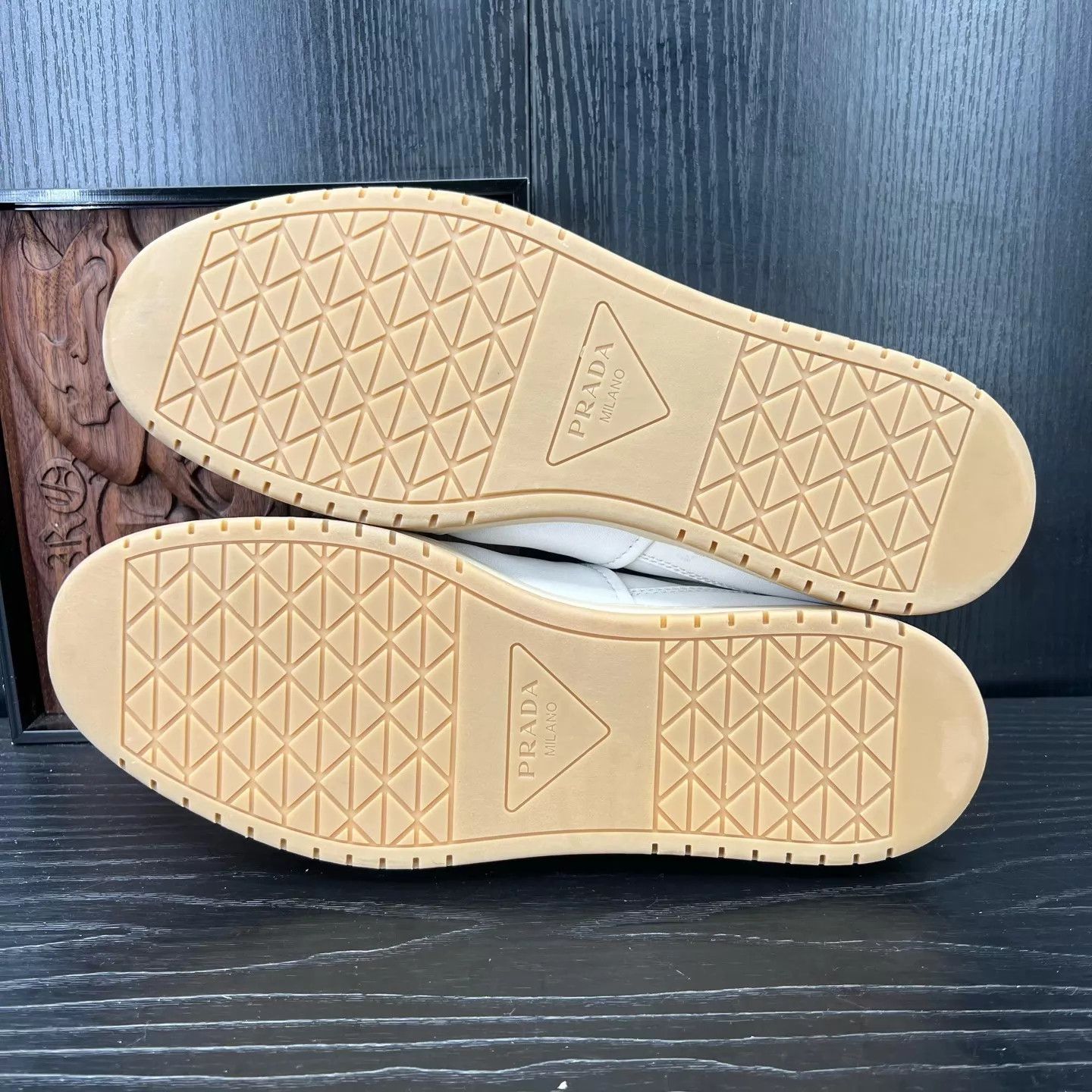 Prada Prada leather shoe ivory 42 99new Size US 9 / EU 42 - 6 Thumbnail