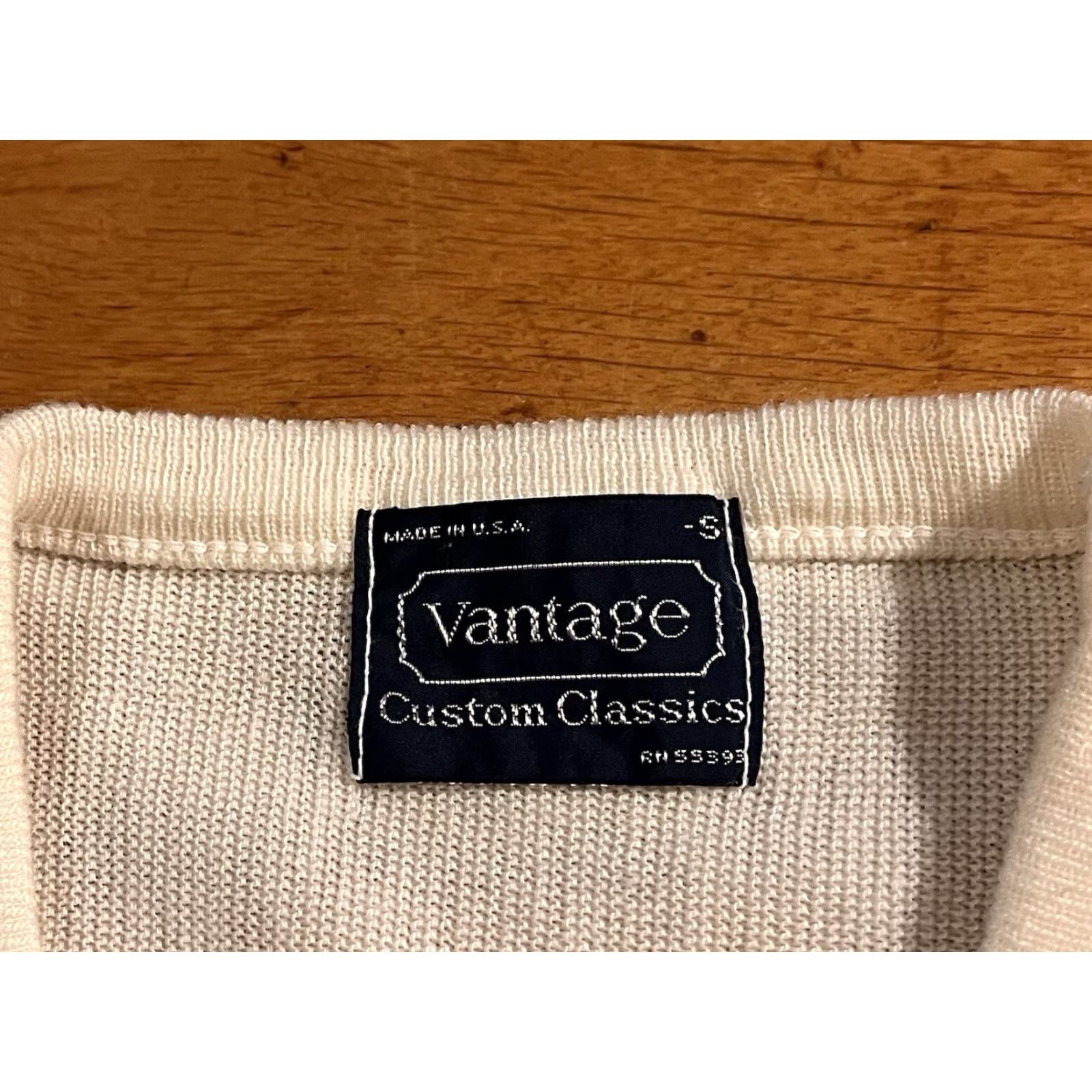 Logo 7 VINTAGE Citibank Logo V-Neck Sweater Men’s S Fits M White 80s Embroidered Logo Knits Pullover Regular Mens Size US M / EU 48-50 / 2 - 3 Thumbnail