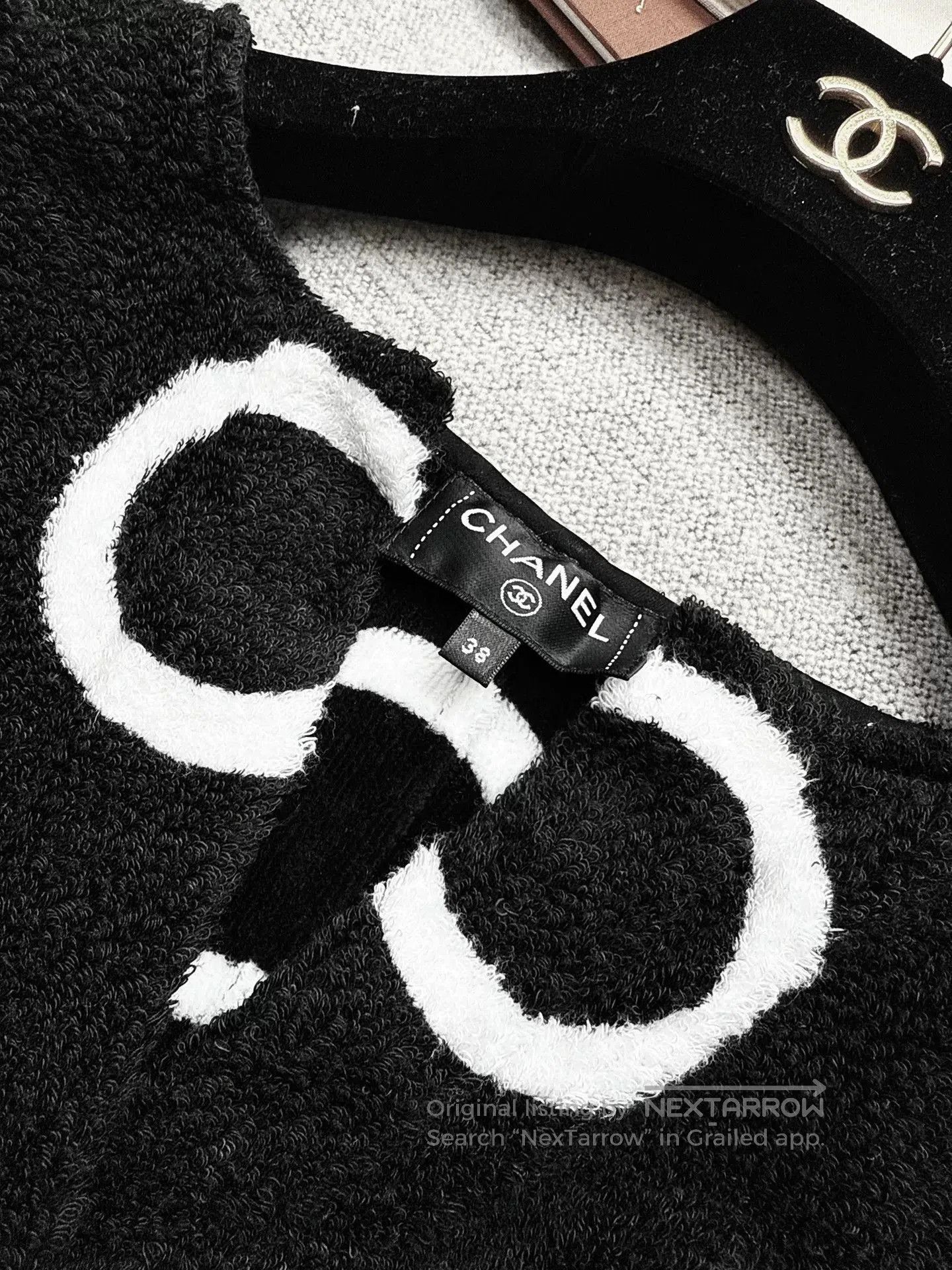 Chanel black and white logo cropped sweatshirt. Size US M / EU 48-50 / 2 - 5 Thumbnail