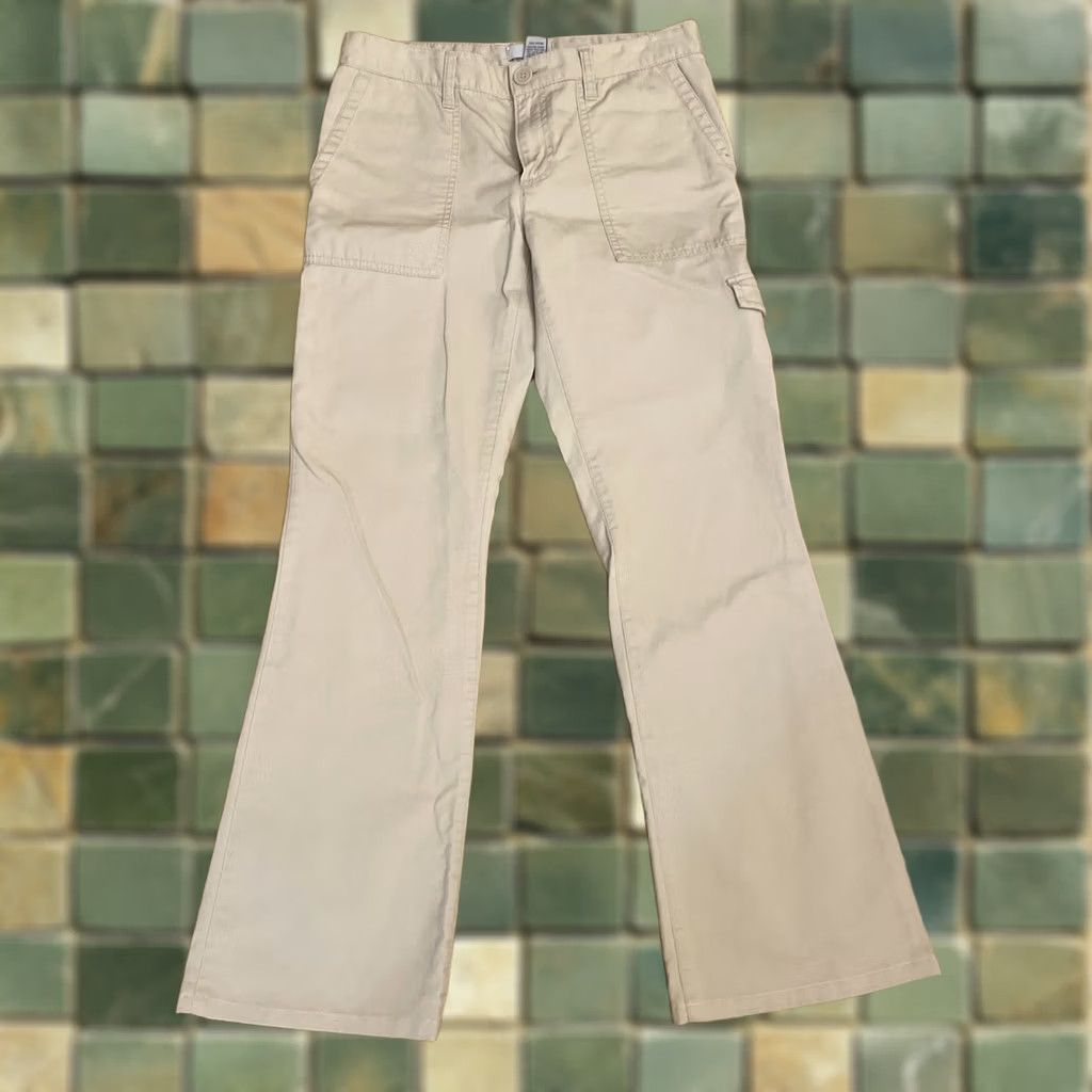 Gap VINTAGE Gap Cargo Pants Ladies 6 Beige Tan Flare Leg Low Rise Y2K Womens Pants Size 28" / US 6 / IT 42 - 1 Thumbnail