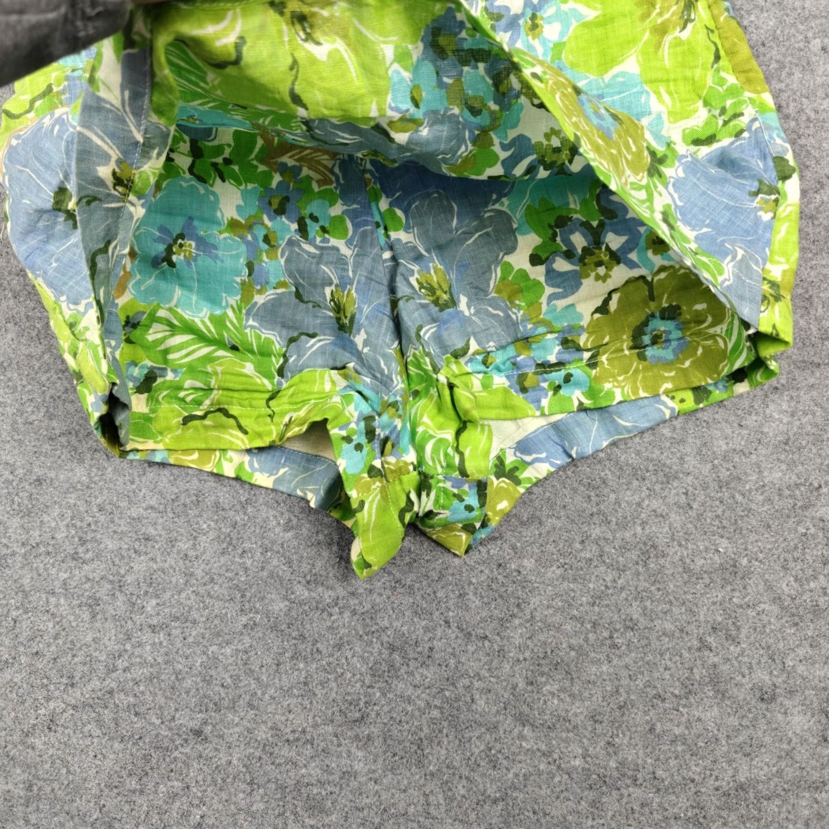 Vintage VINTAGE Faithfull The Brand Romper Womens XS Green Floral Spaghetti Strap Lined Summer Size 26" / US 2 / IT 38 - 2 Thumbnail