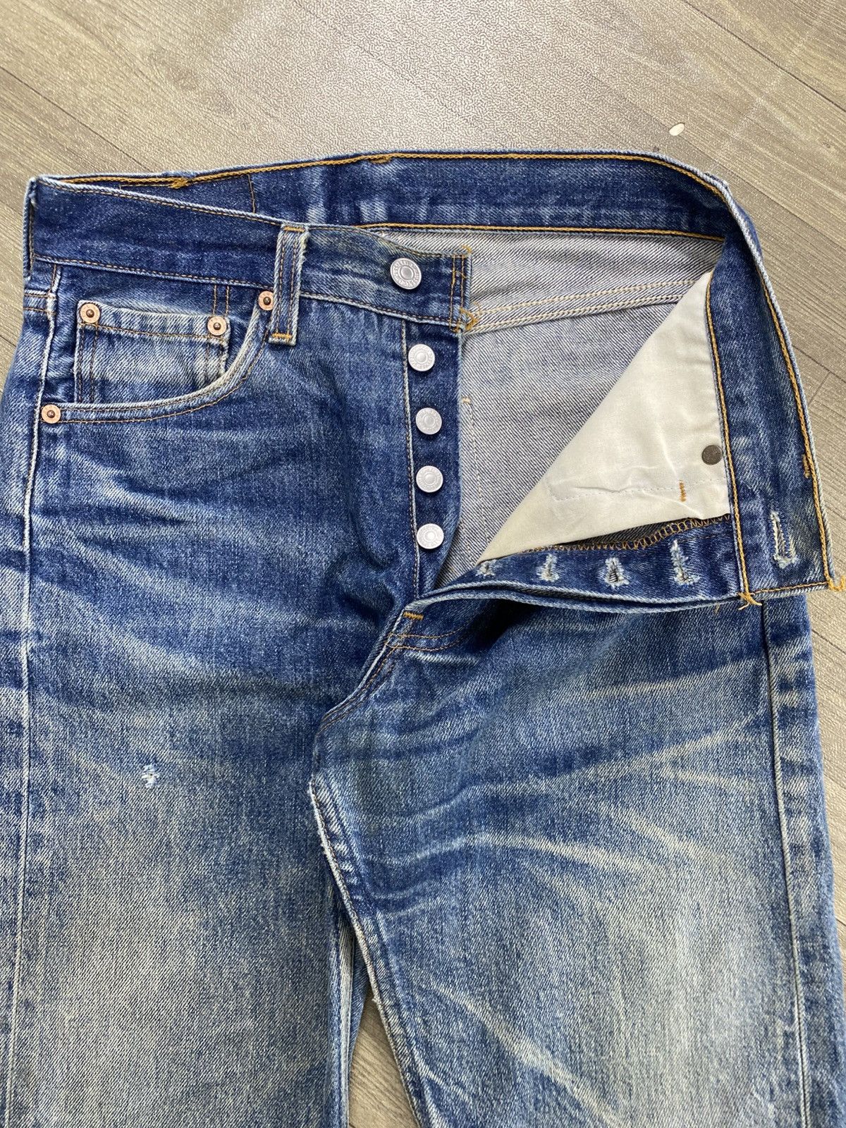 Levi's Vintage Clothing 🇺🇸1990s Vintage Levis 501XX Clawmark Faded 34x32 Blue Jeans Size US 29 - 8 Thumbnail