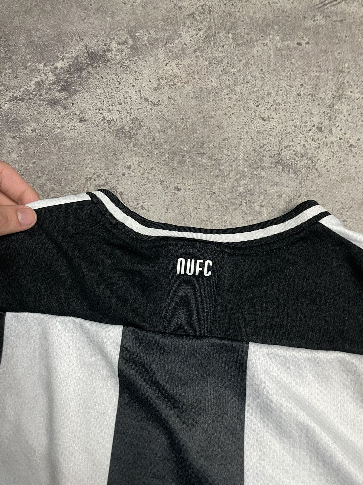 Puma Newcastle United 2019/20 Home Football Shirt Soccer Jersey Size US M / EU 48-50 / 2 - 7 Thumbnail