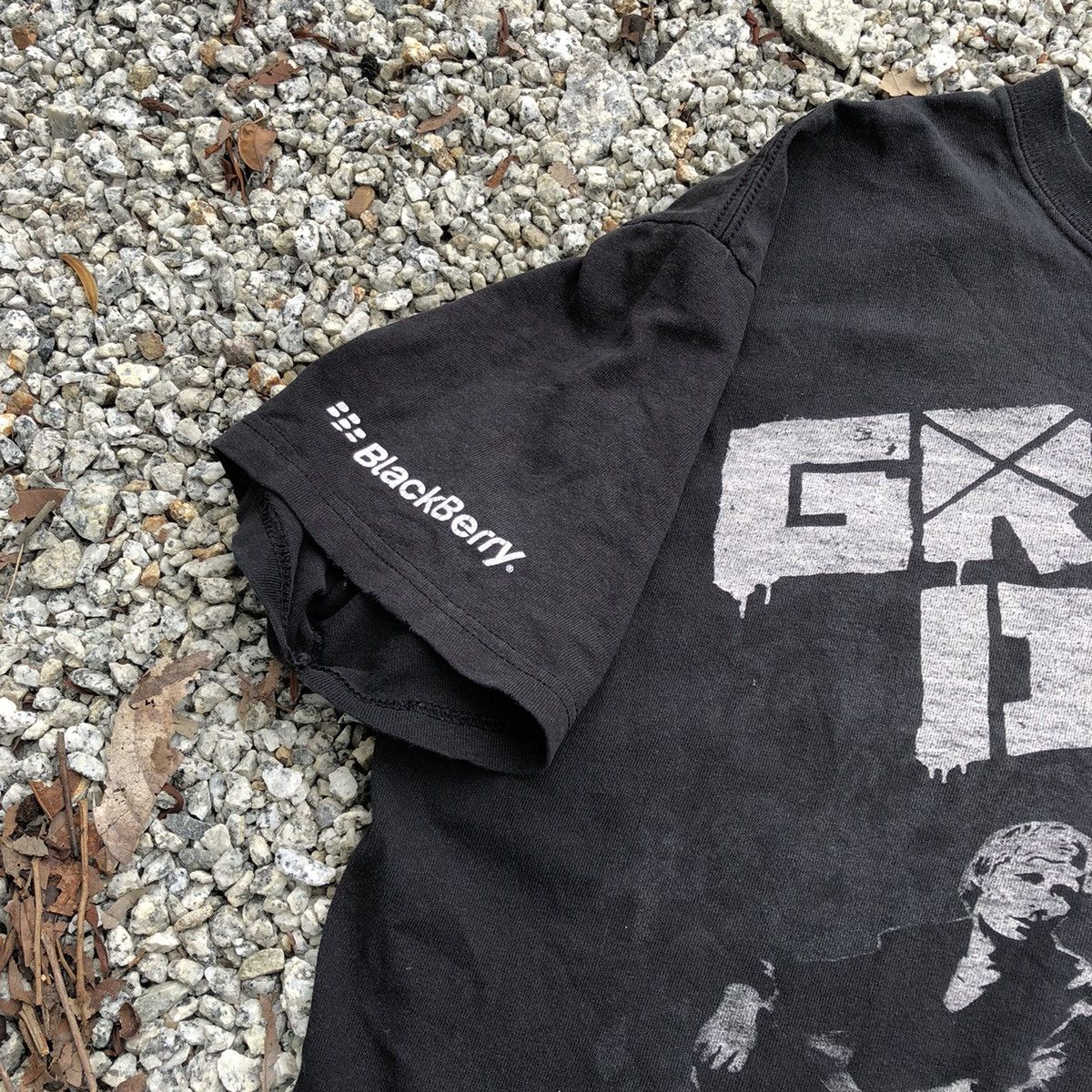 Band Tees Vintage 2009 Thrashed Faded Green Day X Blackberry Shirt Size US L / EU 52-54 / 3 - 5 Thumbnail