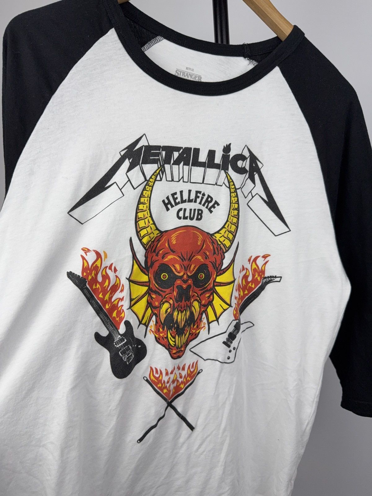 Metallica 2022 Stranger Things x Metallica Hellfire Club Raglan 