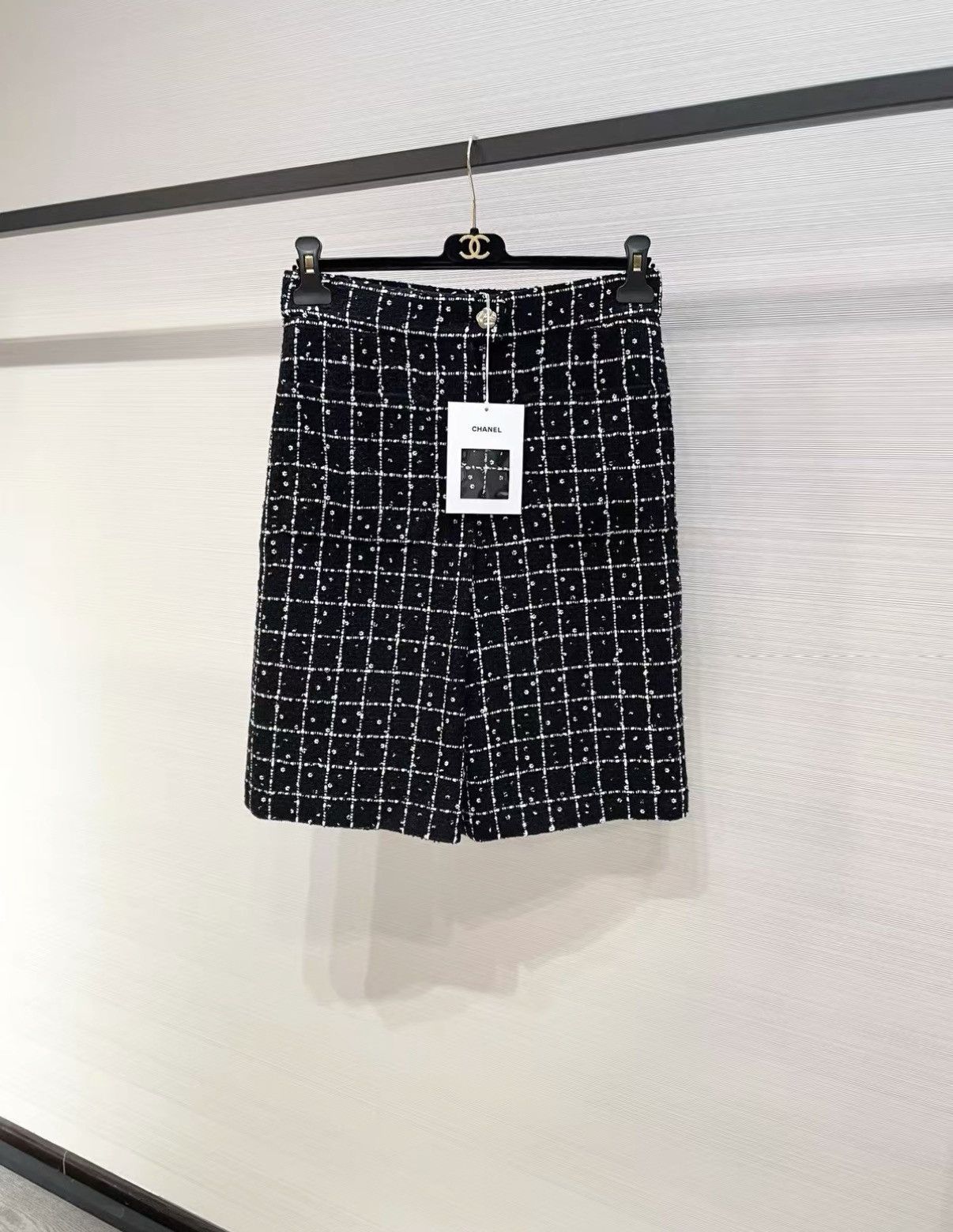 Chanel Chanel 23K Classic Black & White Plaid Tweed Culottes J33 Size 25" / US 0 / IT 36 - 1 Thumbnail