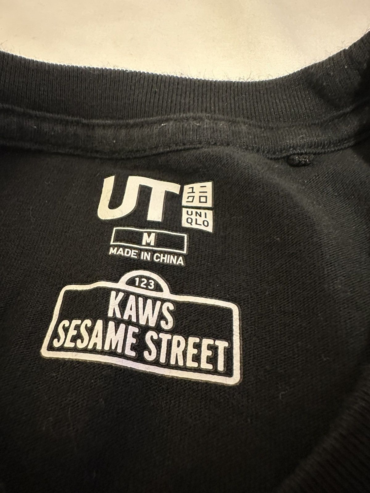 Kaws × Uniqlo KAWS Uniqlo Sesame Street Pocket Tee Size US M / EU 48-50 / 2 - 4 Thumbnail