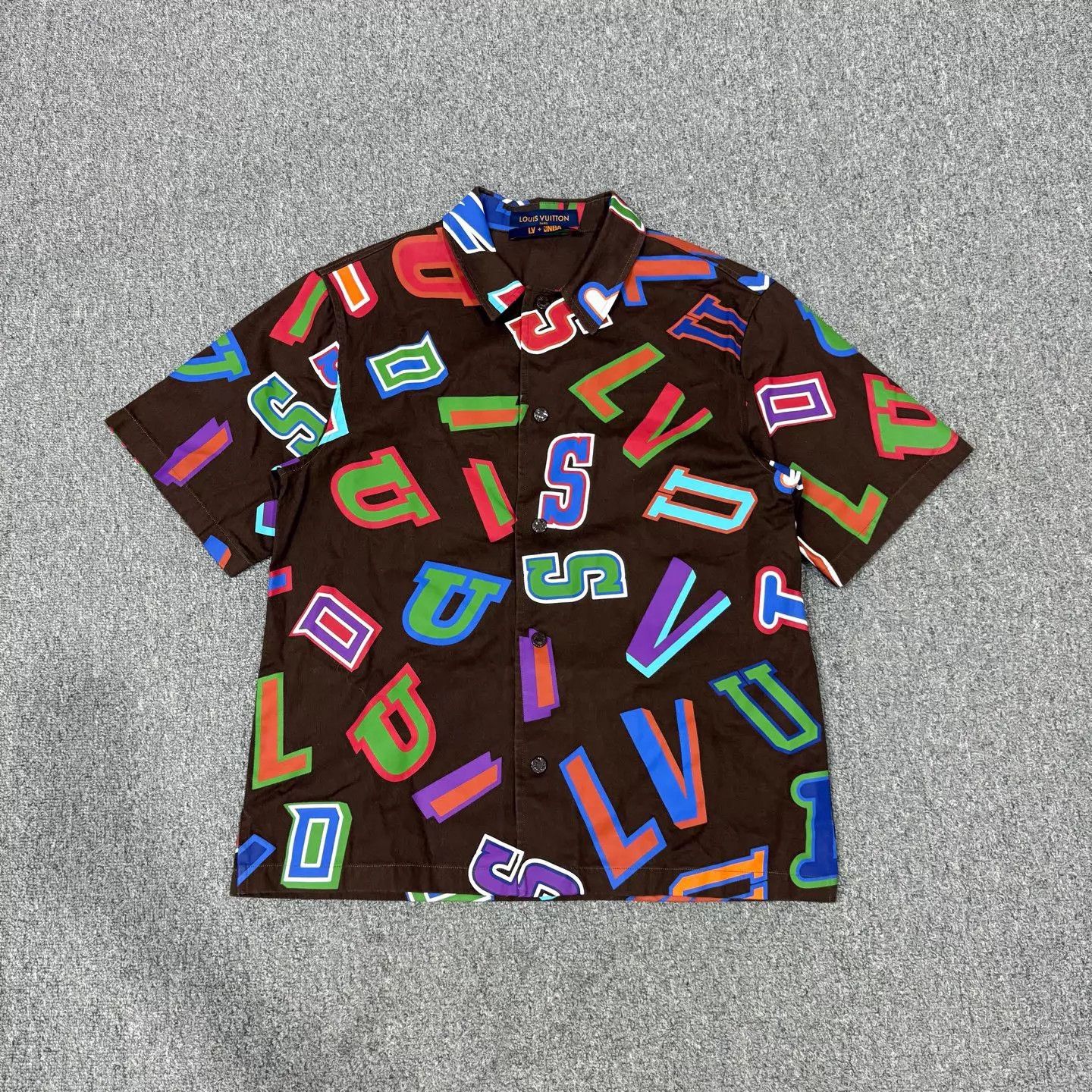 Louis Vuitton LV x NBA Brown Short Sleeve Shirt M 99 New Size US M / EU 48-50 / 2 - 1 Thumbnail