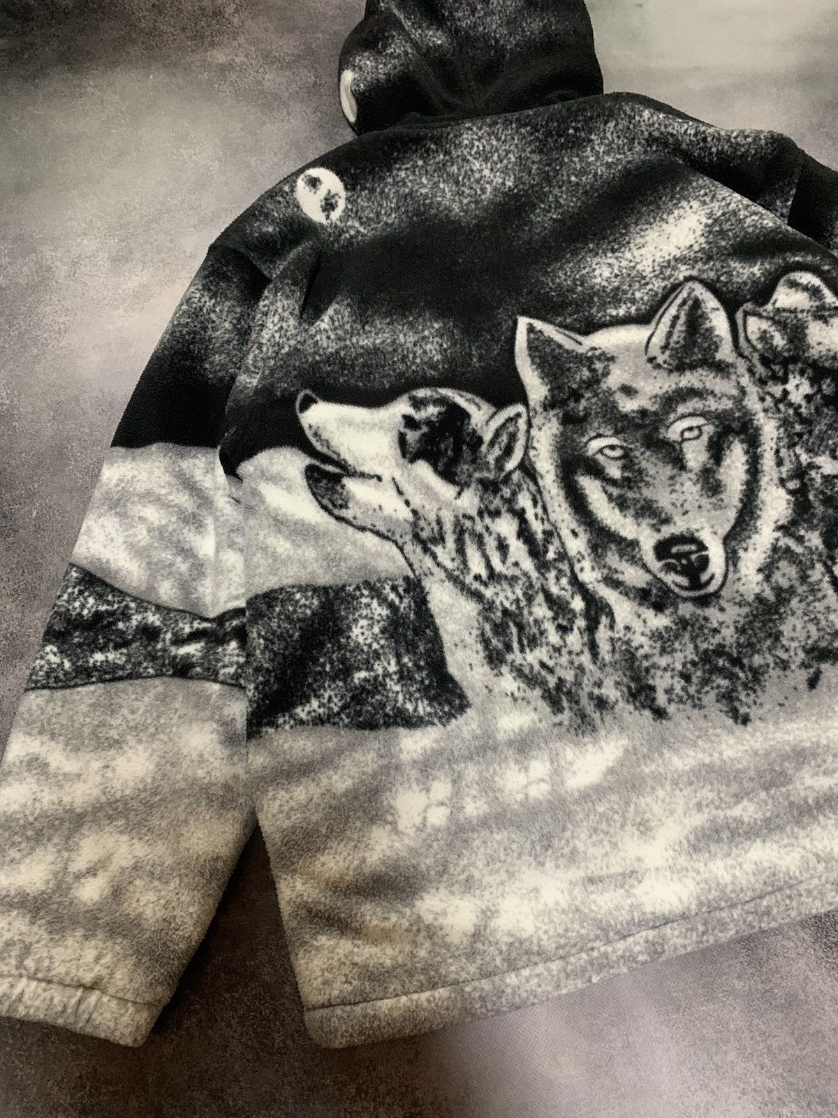 Vintage Vintage Wolf All Over Print Hooded Fleece Jacket Size US L / EU 52-54 / 3 - 7 Thumbnail