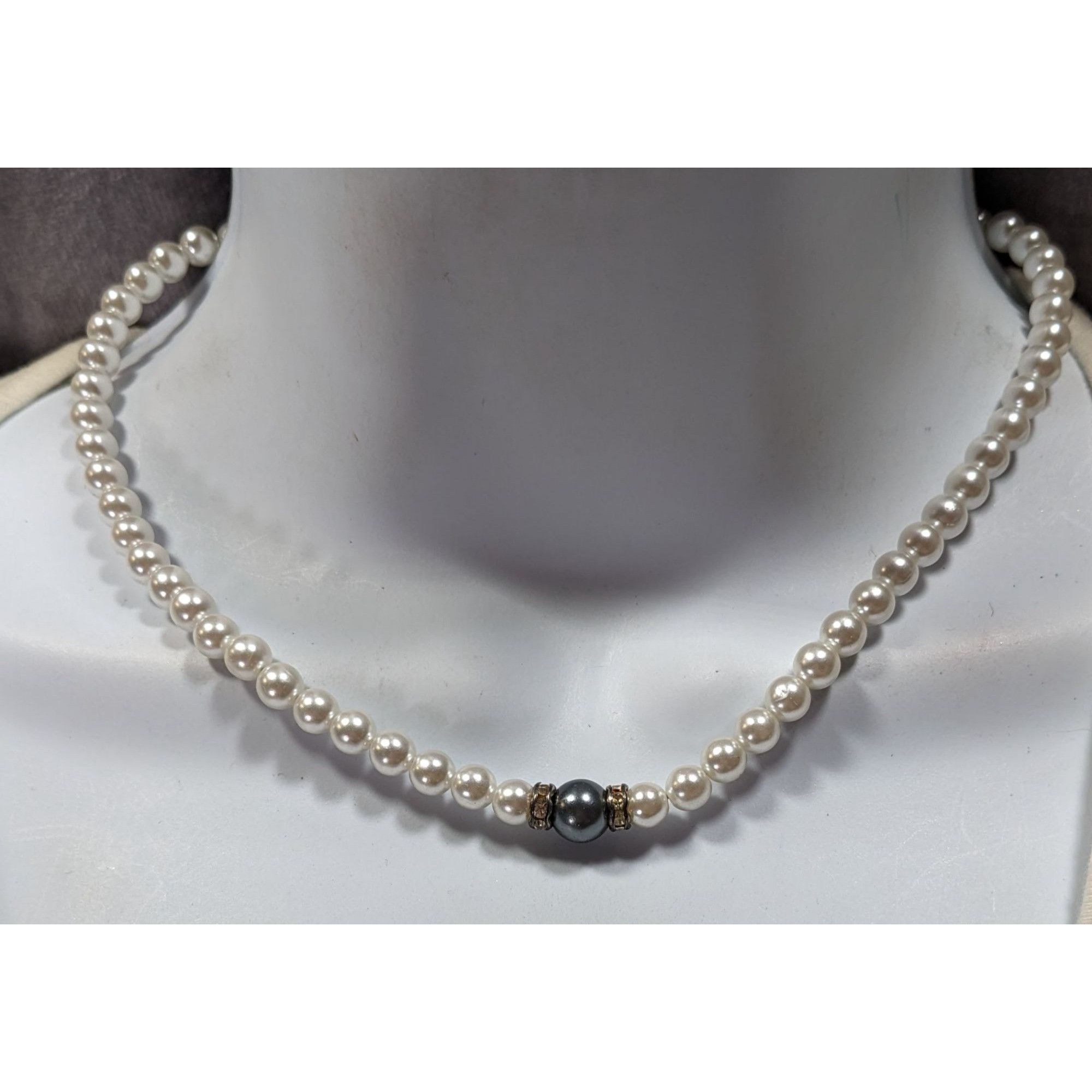 Handmade Elegant Handmade White And Silver Tone Faux Pearl Necklace W Size ONE SIZE - 2 Thumbnail