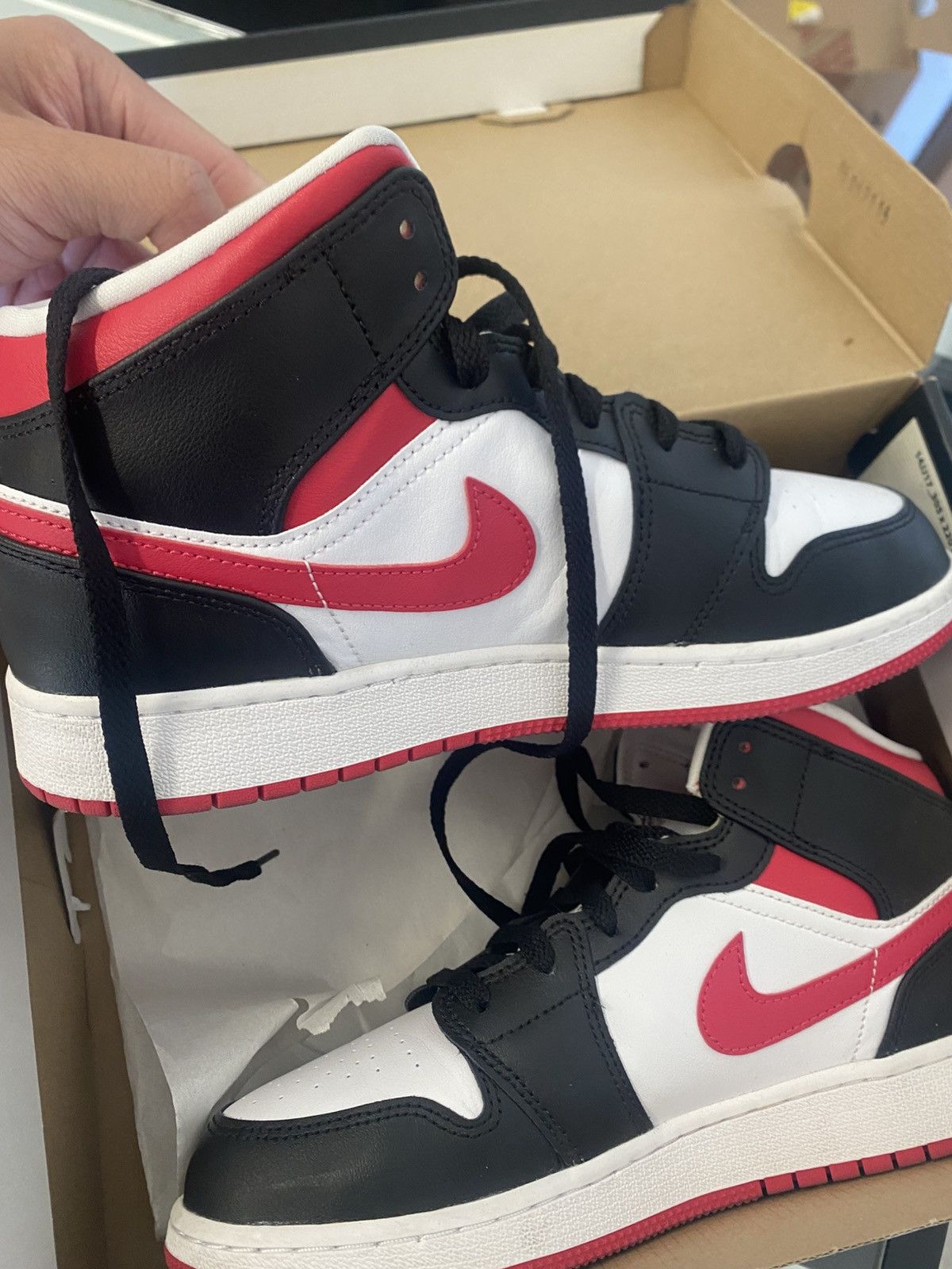 Jordan Brand Jordan 1 Mid Black Very Berry White Size US 7 / EU 40 - 3 Thumbnail