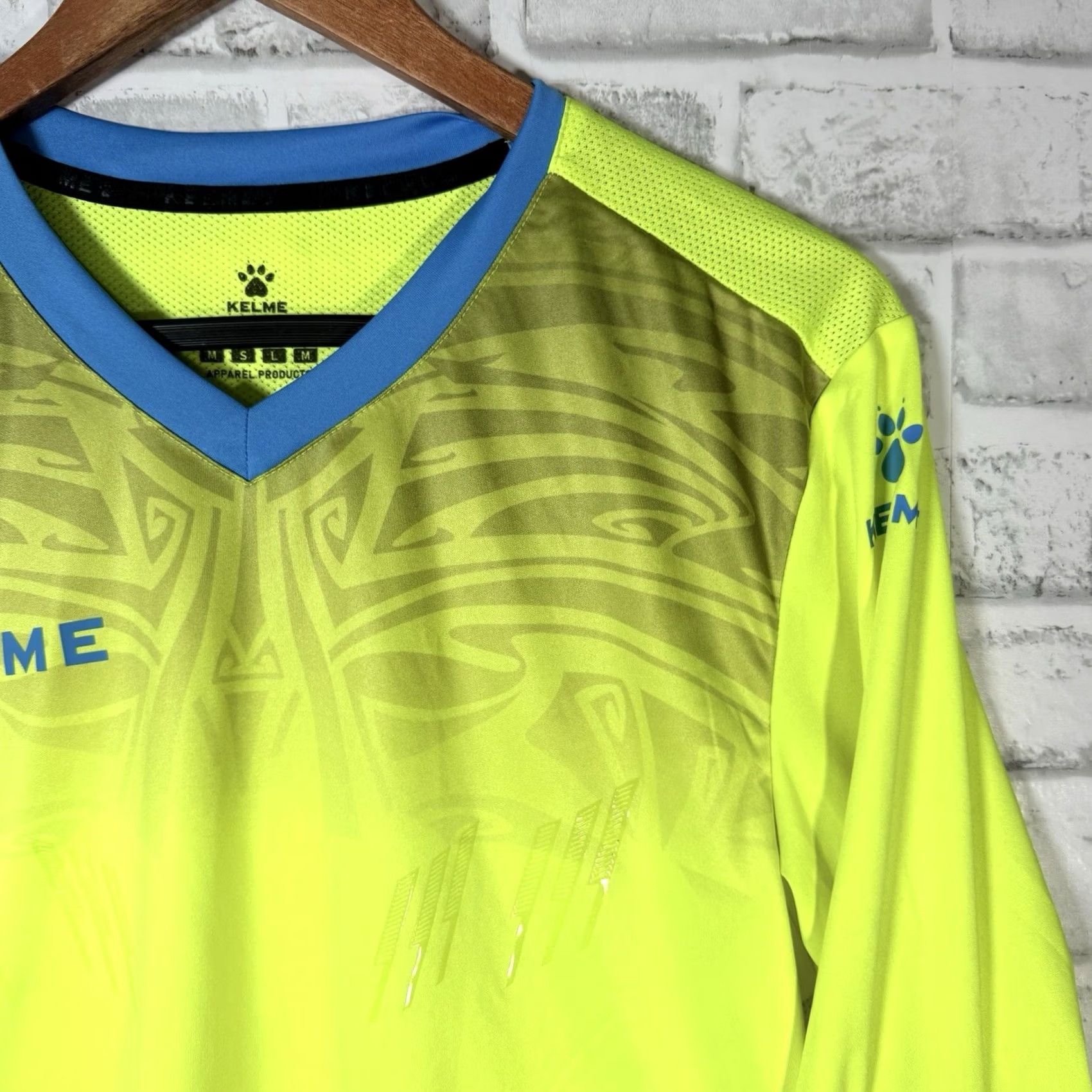 Vintage Kelme Neon V-Neck Athletic Padded Long Sleeve Soccer Shirt Mens Size S Yellow T-Shirt Sports Shirt Nike Size US S / EU 44-46 / 1 - 2 Thumbnail