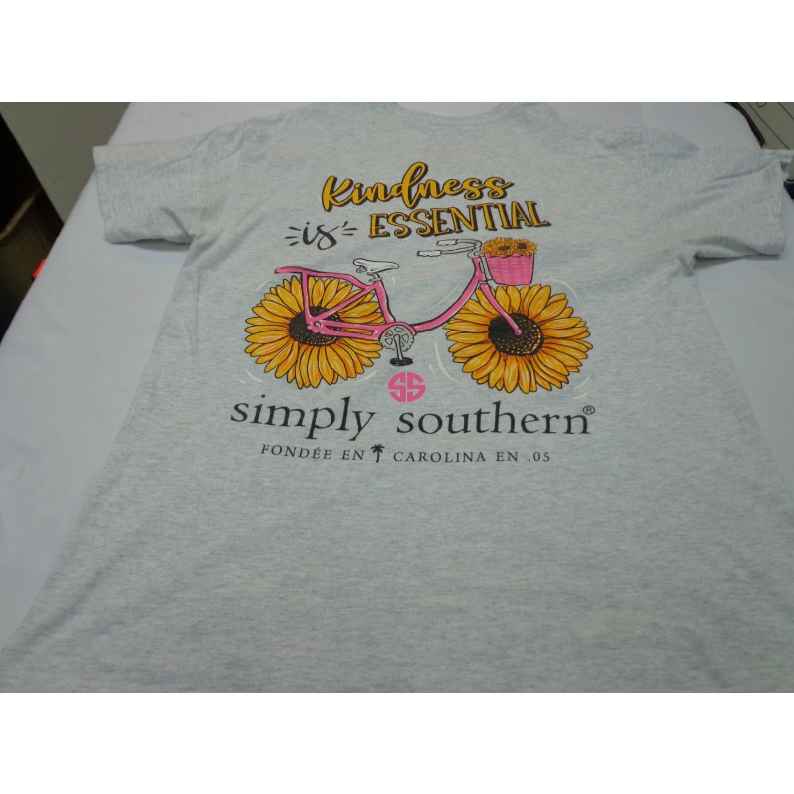 Essentials Simply Southern Kindness Is Essential Short Sleeve Tee XL Gray Womens T-Shirt Flower Fall Spring Summer Size 40" / US 18 - 8 Thumbnail