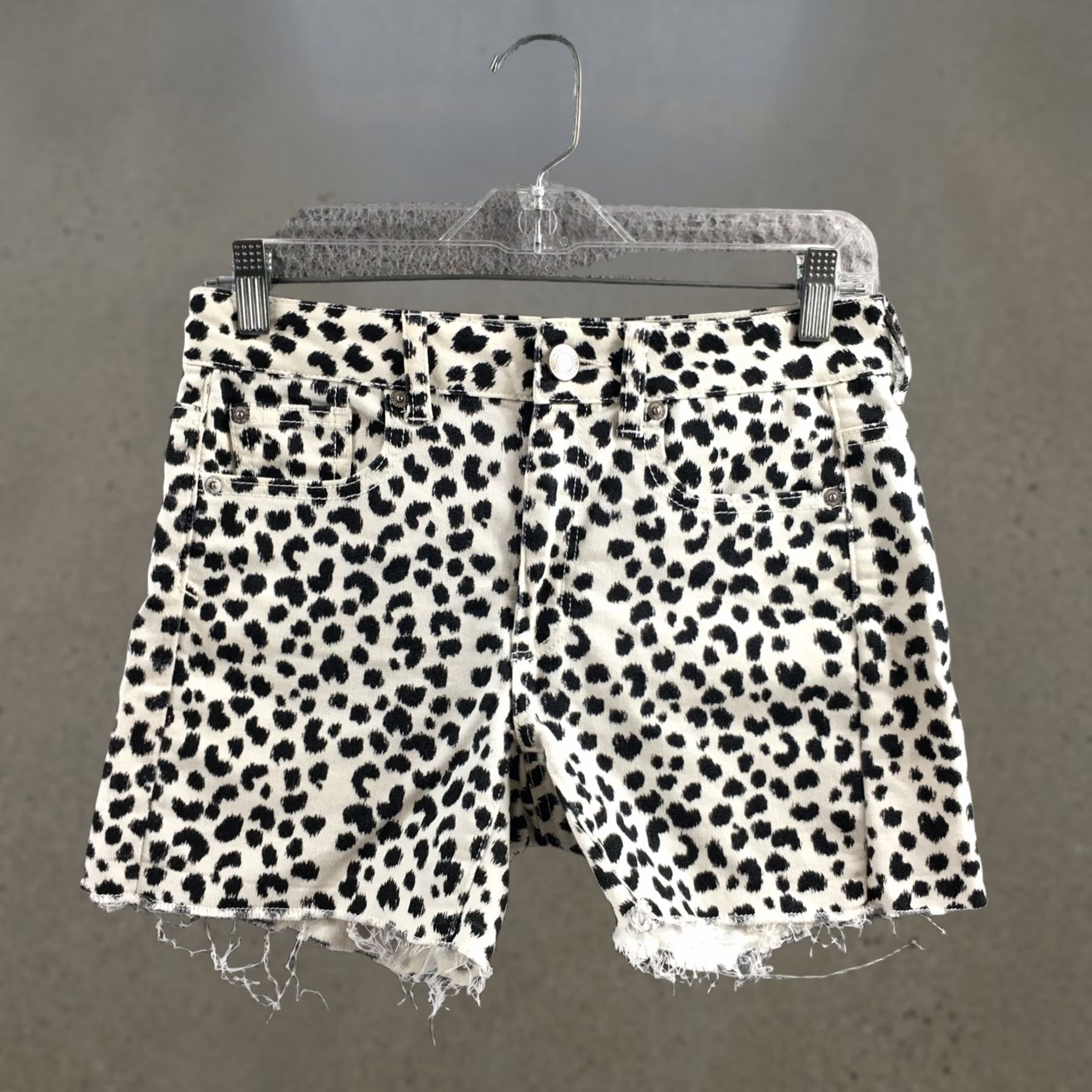 American Eagle Outfitters American Eagle Outfitters Cut-Off Shorts Womens 2 Mid Rise Zip White Black 29x4.5 5-Pocket Denim Shorts Womens Size 26" / US 2 / IT 38 - 1 Thumbnail