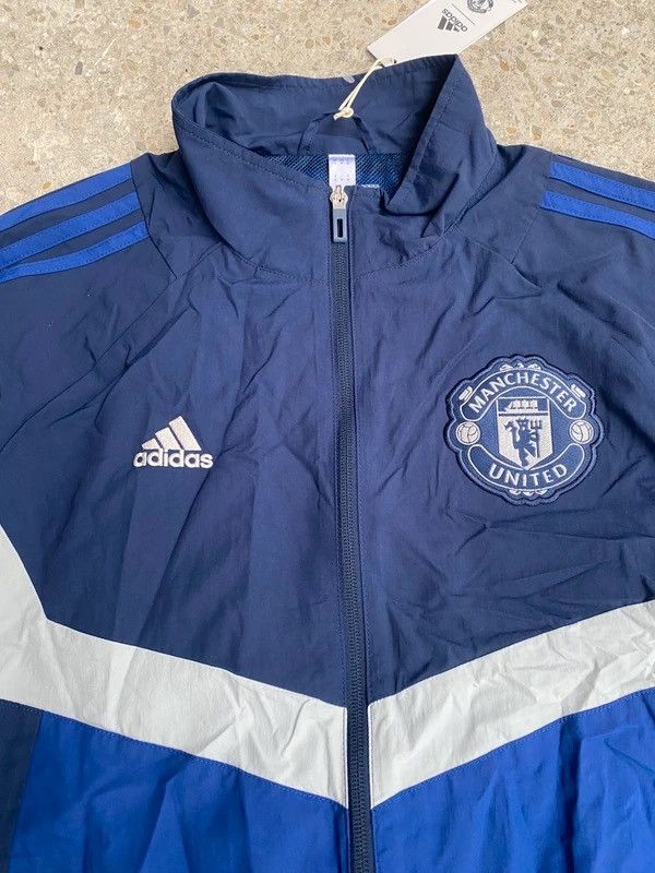 Adidas Adidas Manchester United 24/25 Jacket Seasonal Size M Size US M / EU 48-50 / 2 - 3 Thumbnail