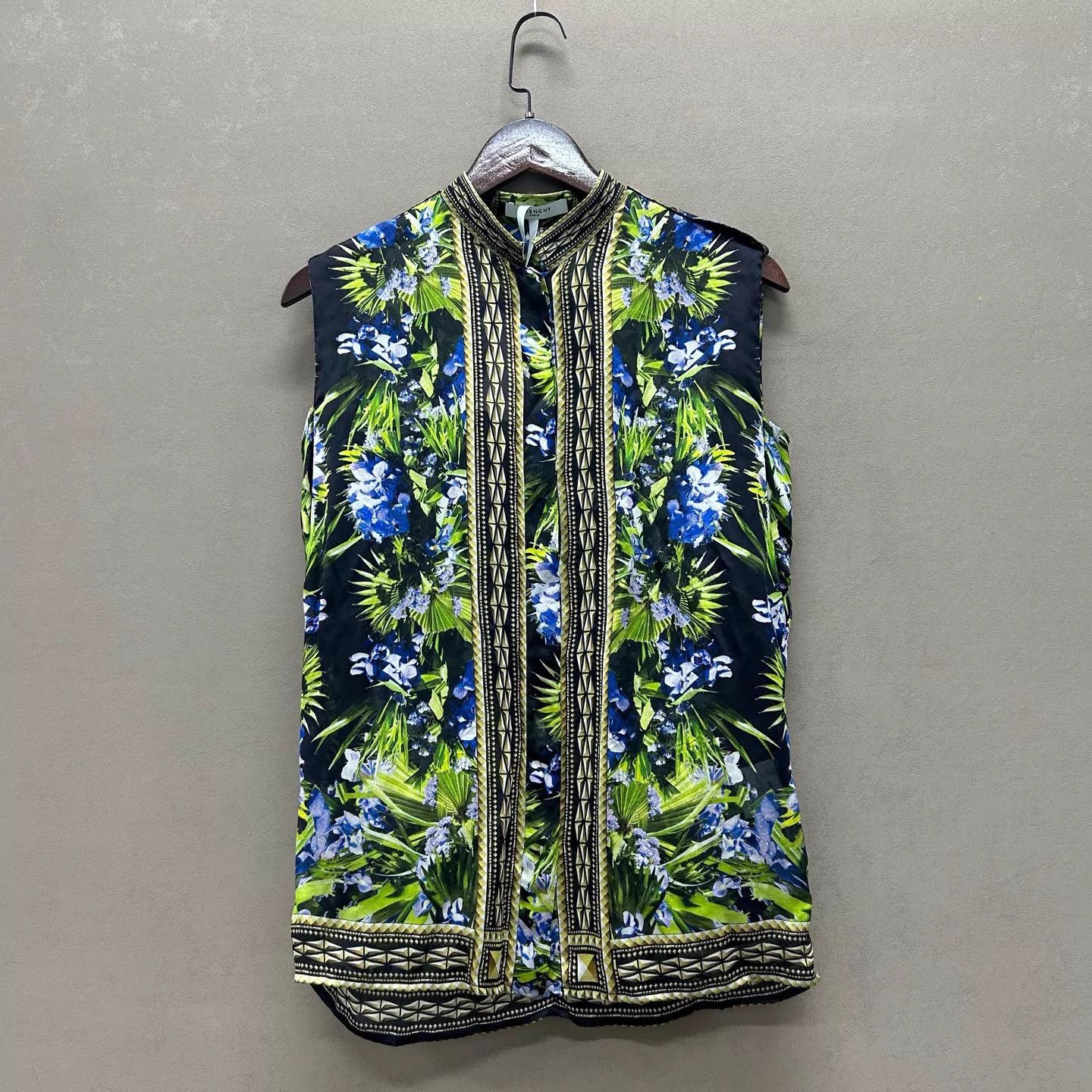 Givenchy Givenchy silk printed top 99 new 38 Size XS / US 0-2 / IT 36-38 - 1 Thumbnail
