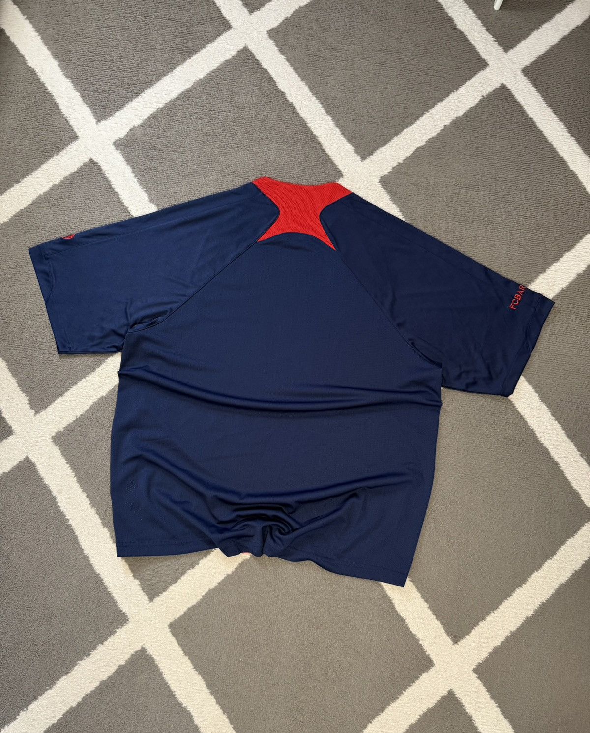 Nike Nike FC Barcelona Y2K Retro 2006-07 Training T-Shirt Jersey Size US L / EU 52-54 / 3 - 9 Thumbnail