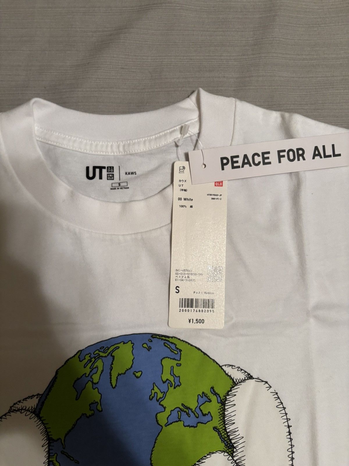 Kaws × Uniqlo Kaws X Uniqlo “Peace For All” T-Shirt (Japan Sizing) Size US S / EU 44-46 / 1 - 5 Thumbnail