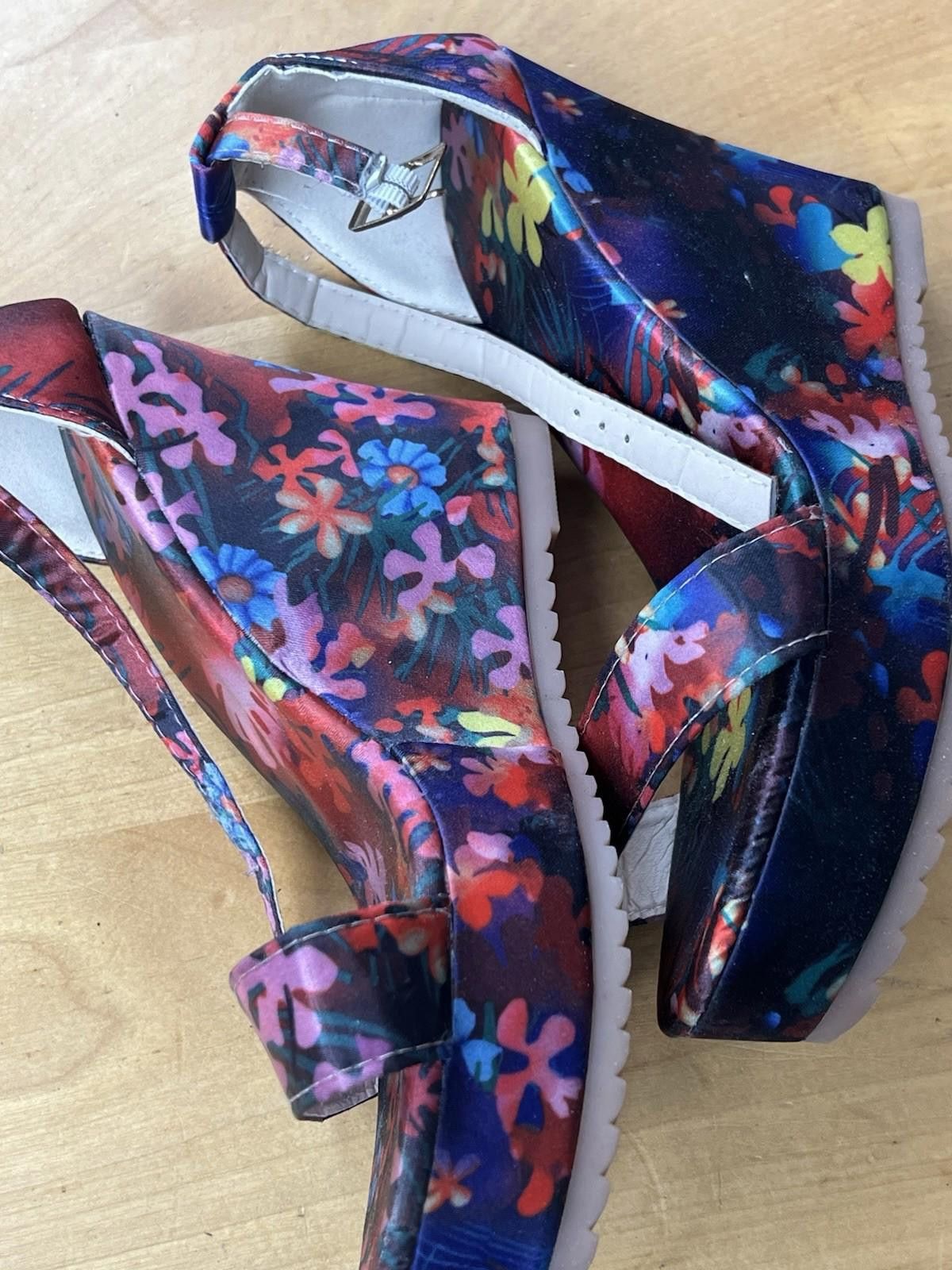 Other Women's Floral Pattern Wedge Open Toe Platform Ankle Strap Size US 4.5 / IT 34.5 - 7 Thumbnail