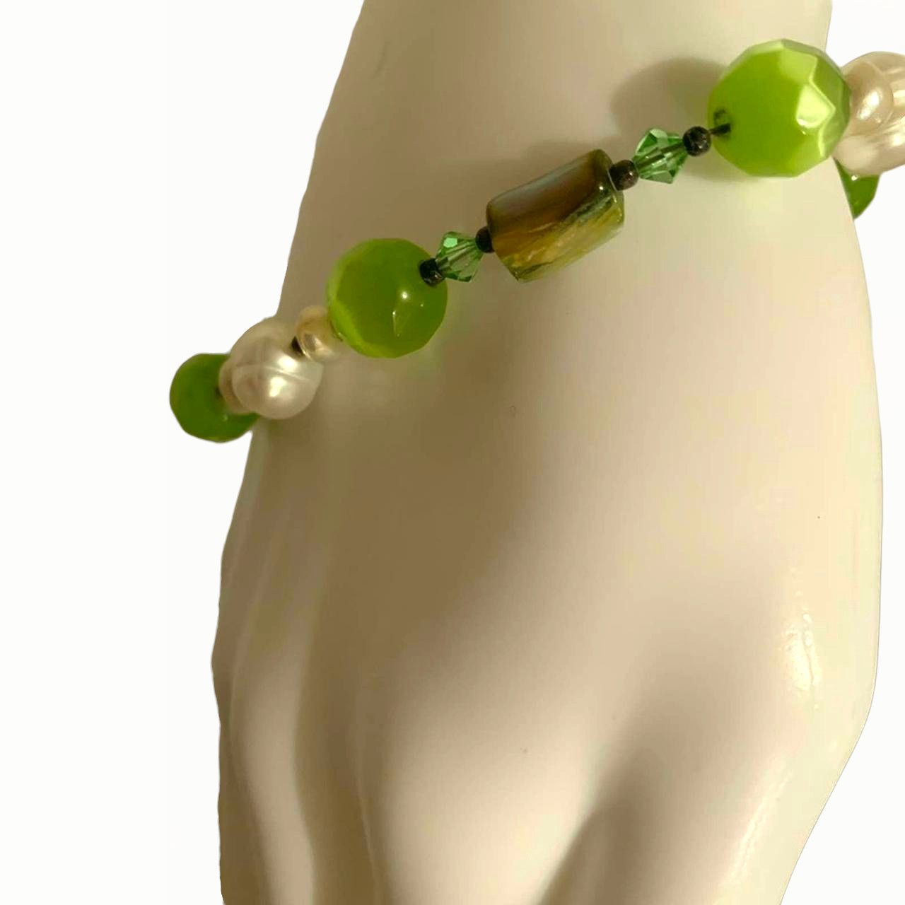 Other Bracelet Pearl Lime Green Bok Choy w/ Hook and Ring Closure Size ONE SIZE - 1 Thumbnail